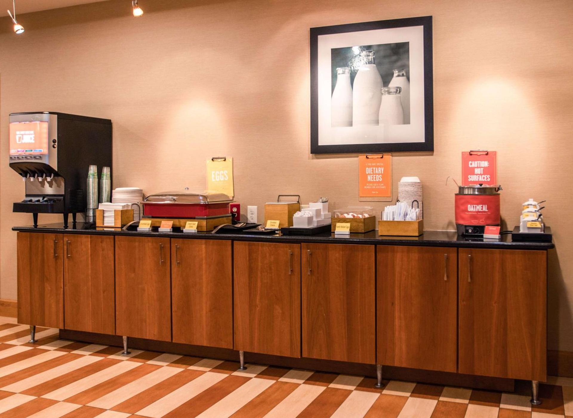 Hampton Inn Gloucester photo 14