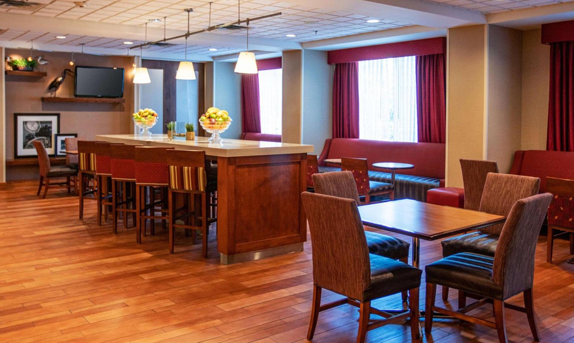 Hampton Inn Gloucester photo 16