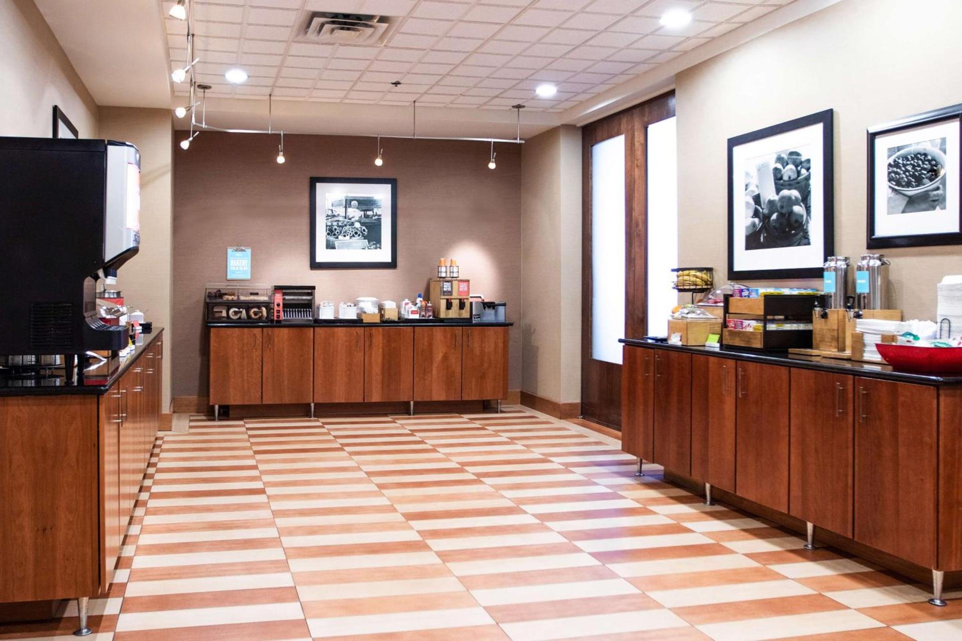 Hampton Inn Gloucester photo 17