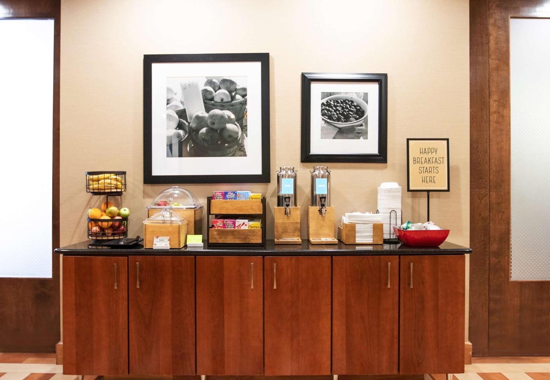 Hampton Inn Gloucester photo 18