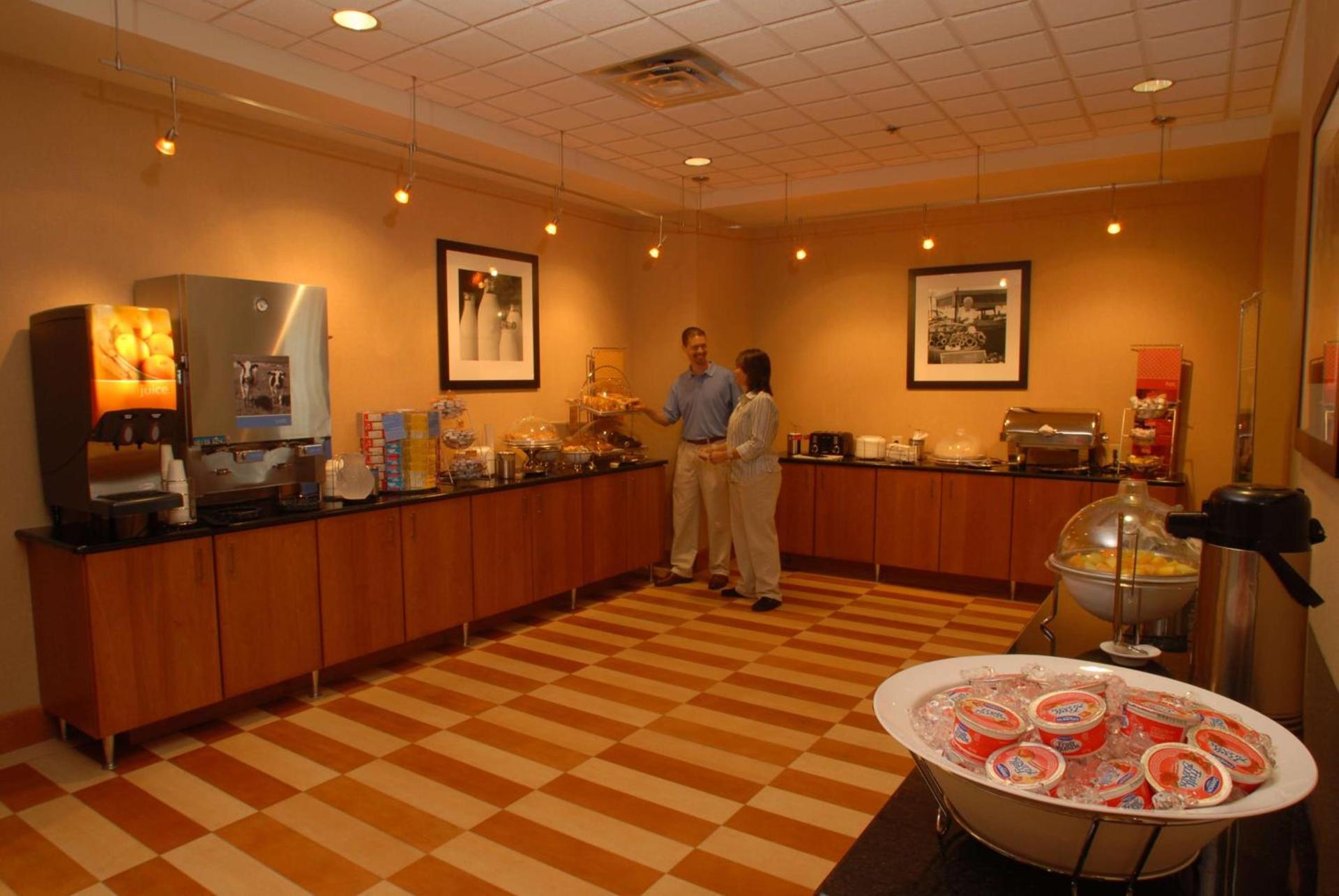 Hampton Inn Gloucester photo 22