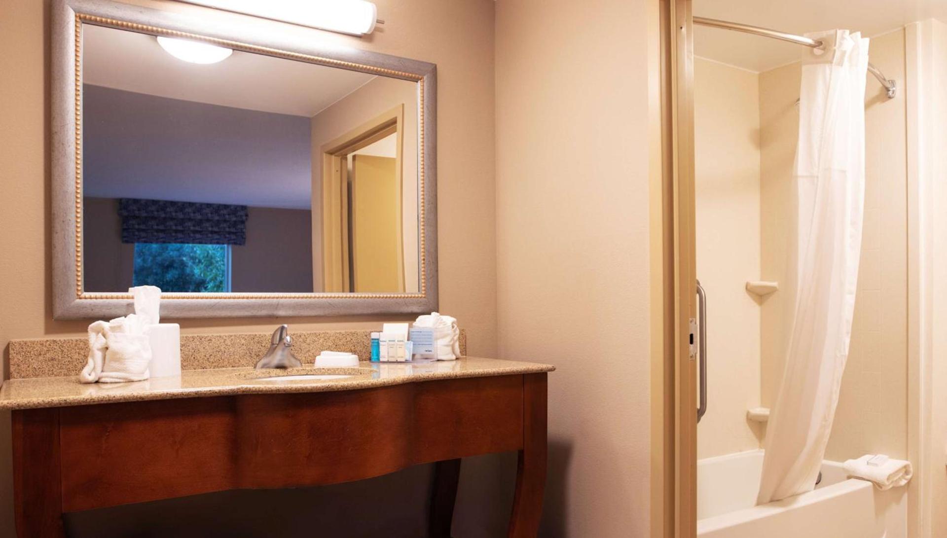 Hampton Inn Gloucester photo 26