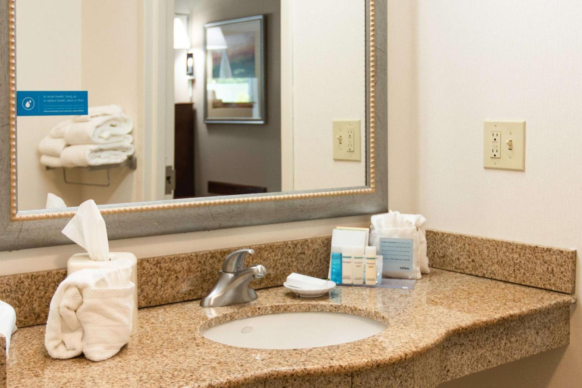 Hampton Inn Gloucester photo 27