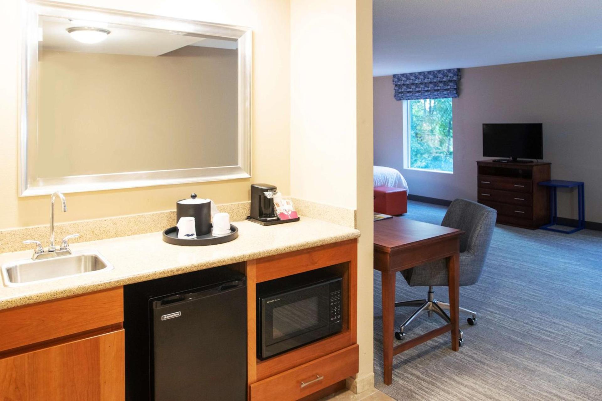 Hampton Inn Gloucester photo 32