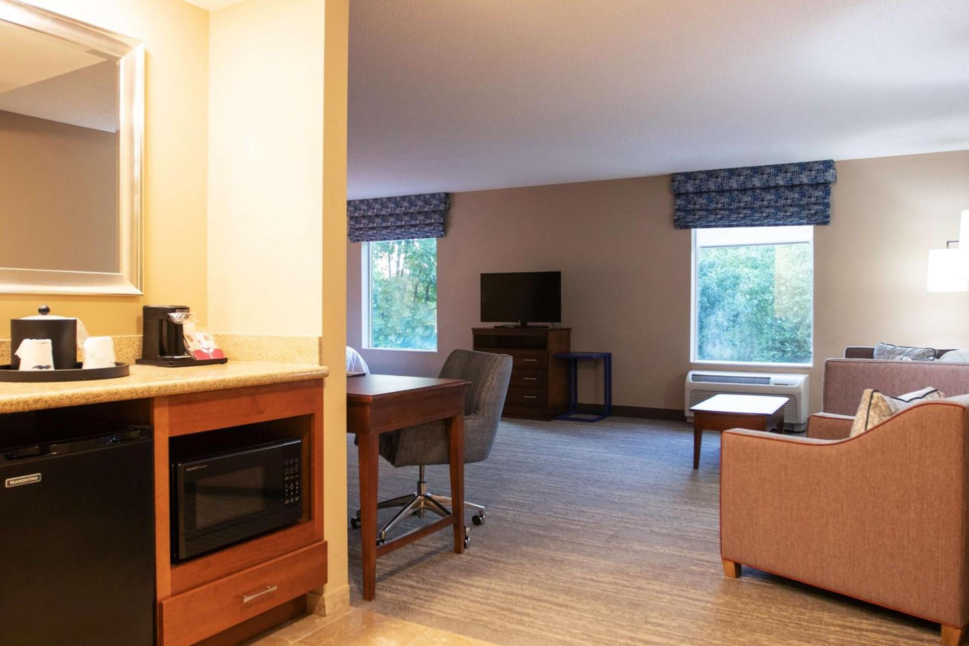 Hampton Inn Gloucester photo 33