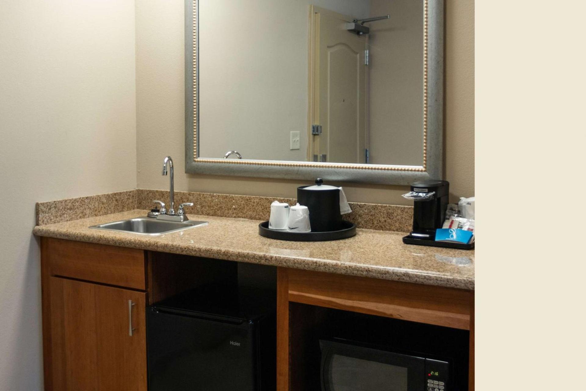 Hampton Inn Gloucester photo 34