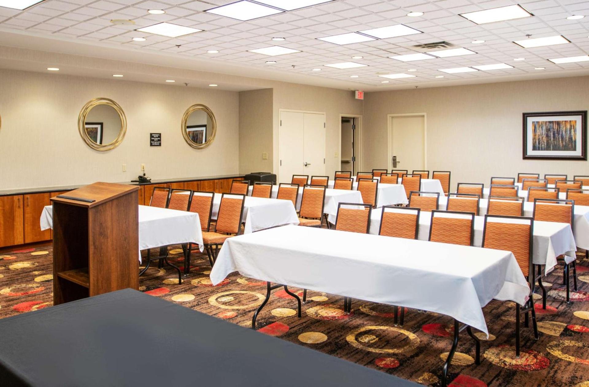 Hampton Inn Gloucester photo 35
