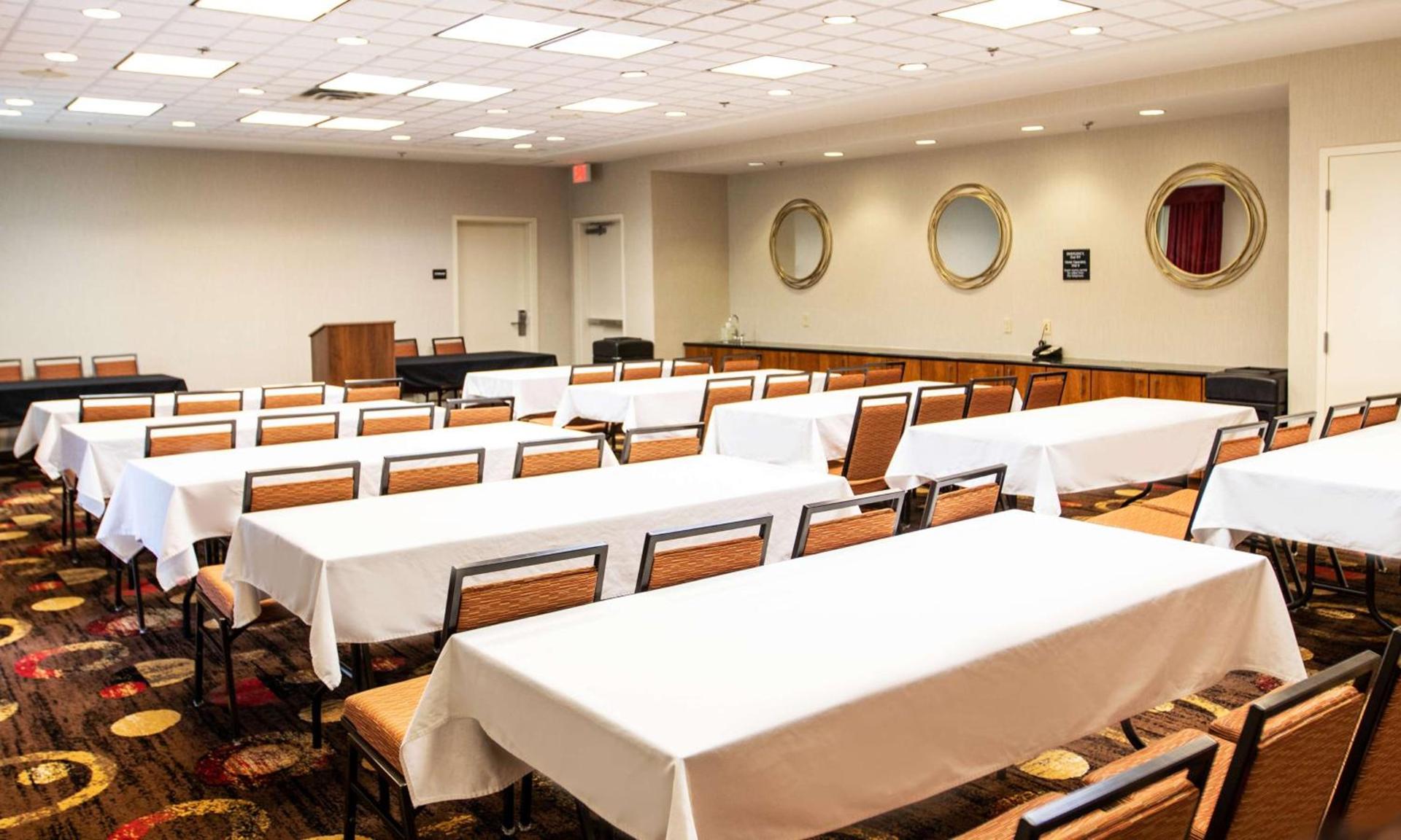 Hampton Inn Gloucester photo 36