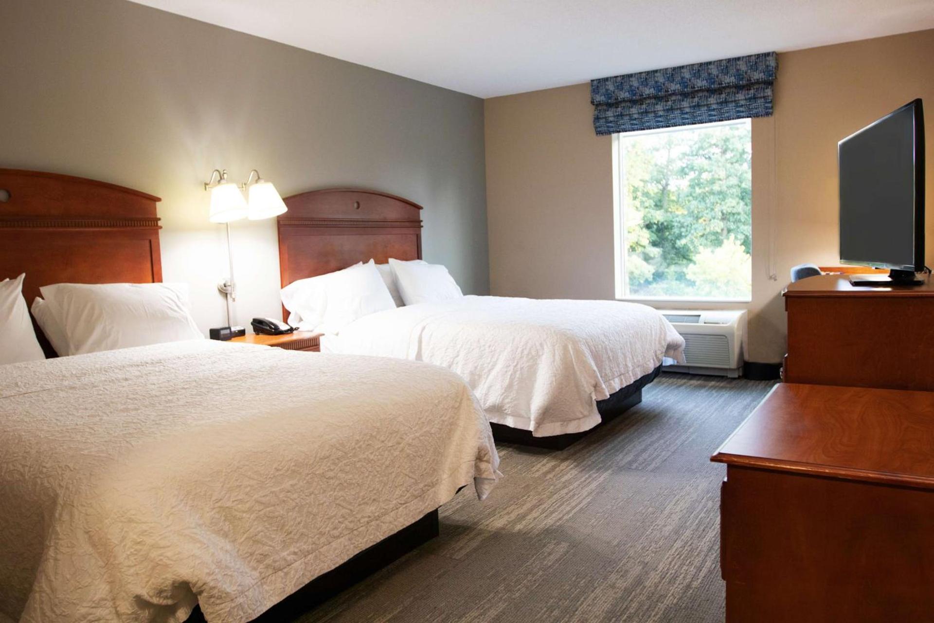 Hampton Inn Gloucester photo 38