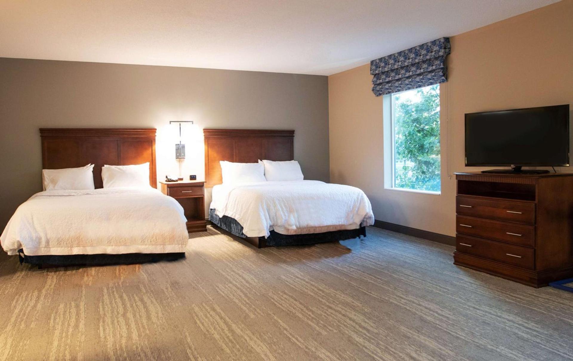 Hampton Inn Gloucester photo 39