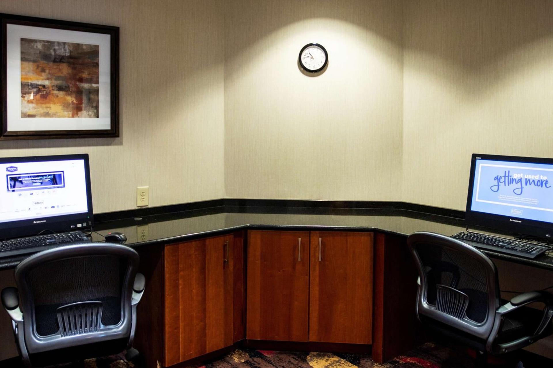 Hampton Inn Gloucester photo 40