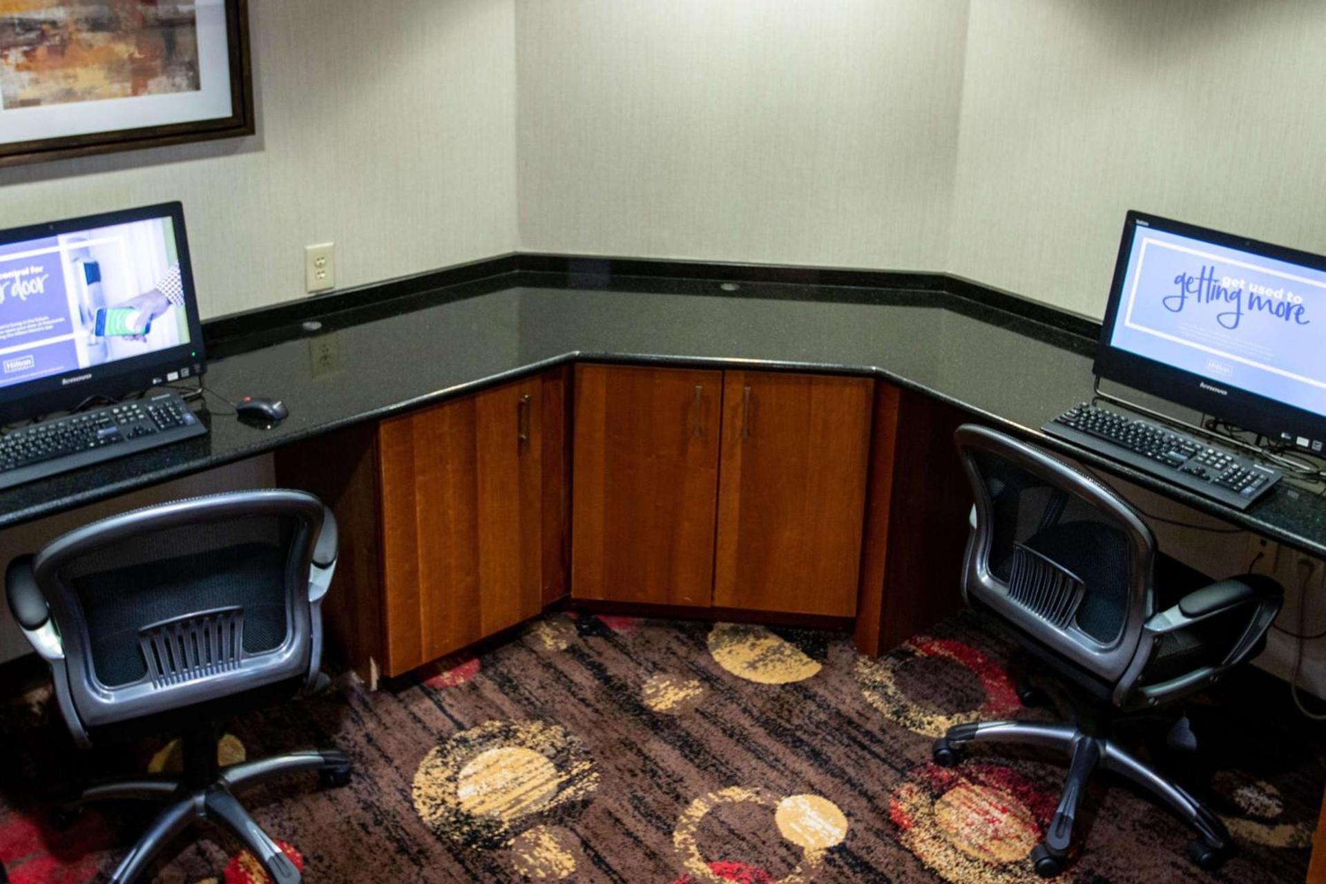 Hampton Inn Gloucester photo 41