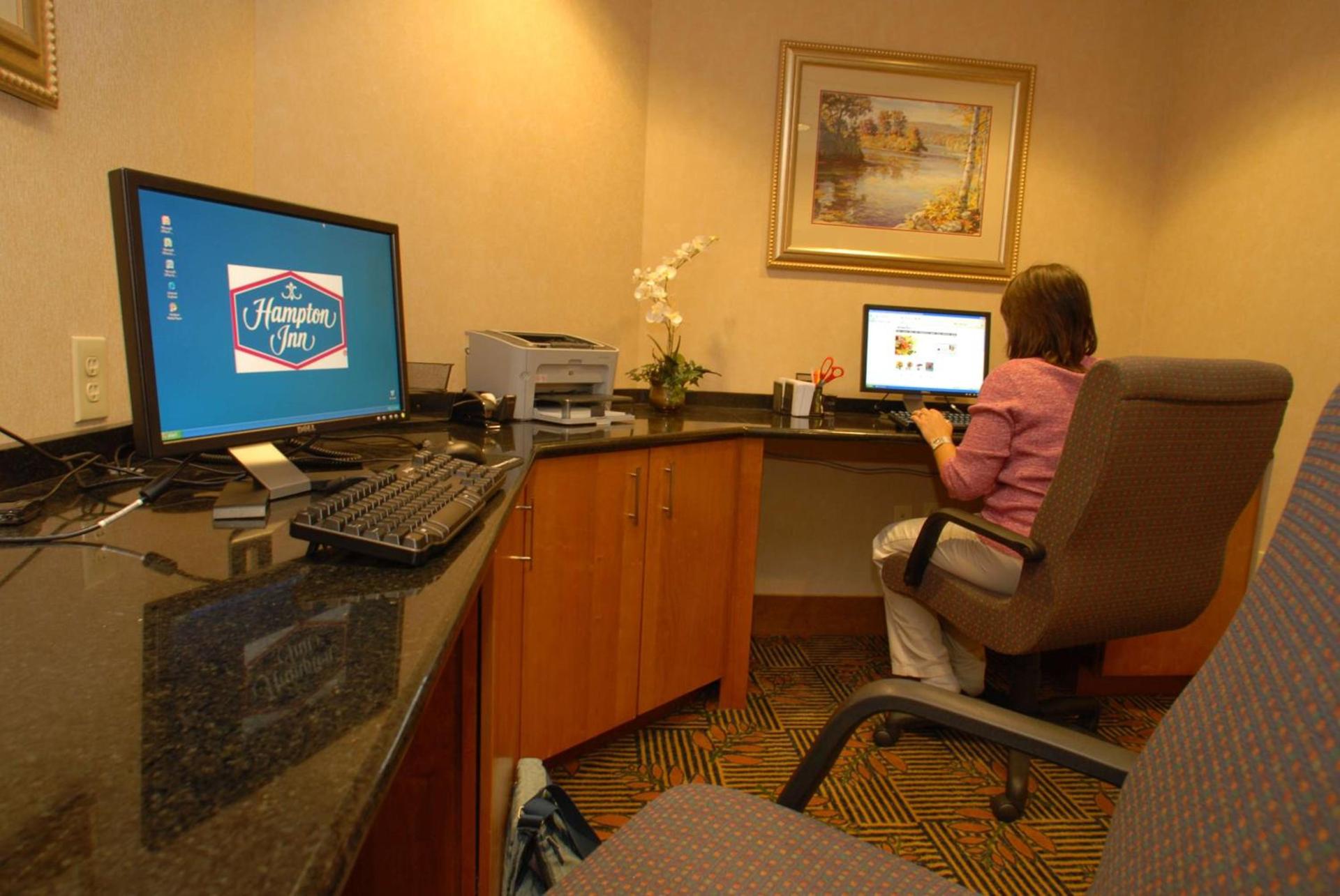 Hampton Inn Gloucester photo 42