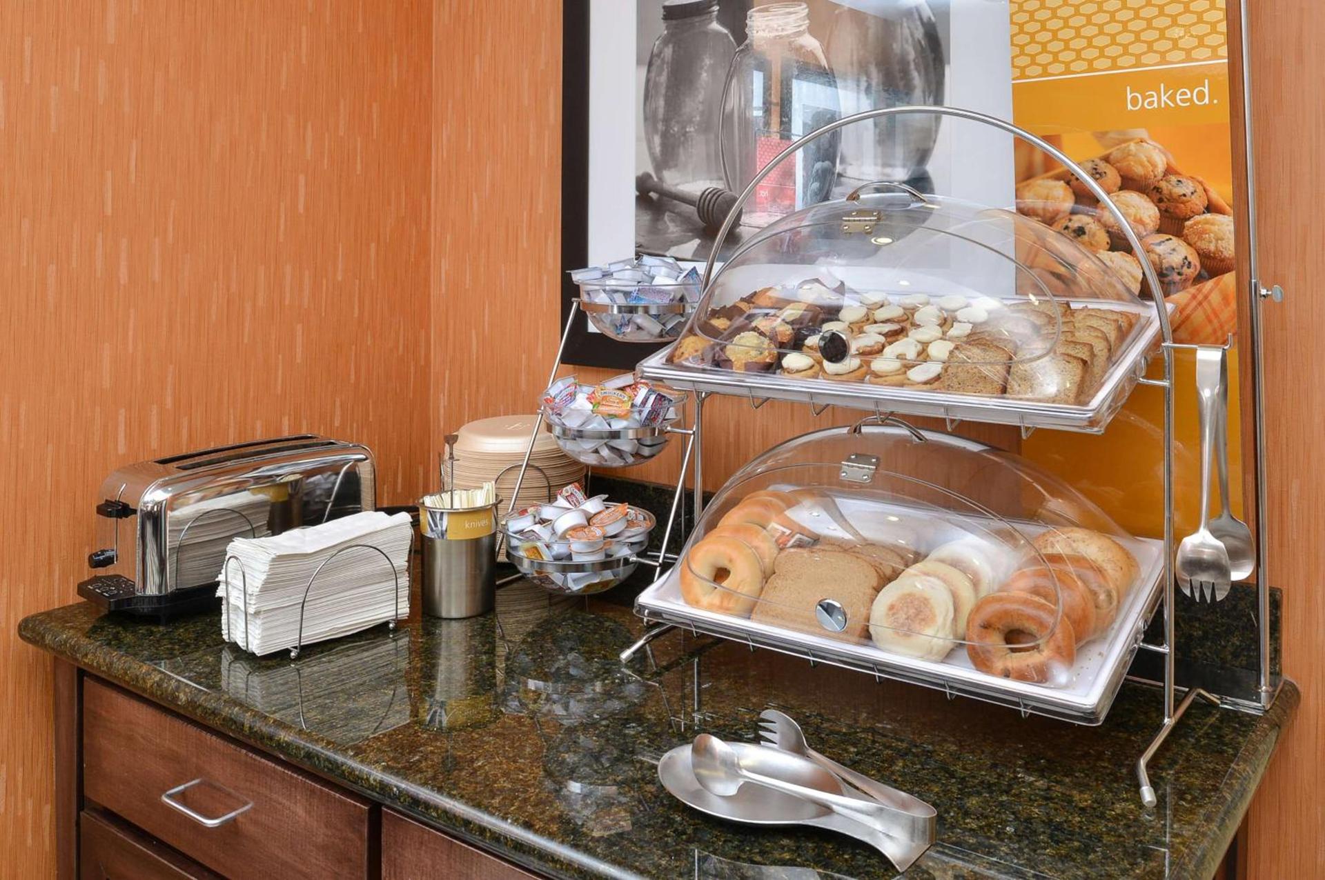 Hampton Inn Ottumwa photo 9