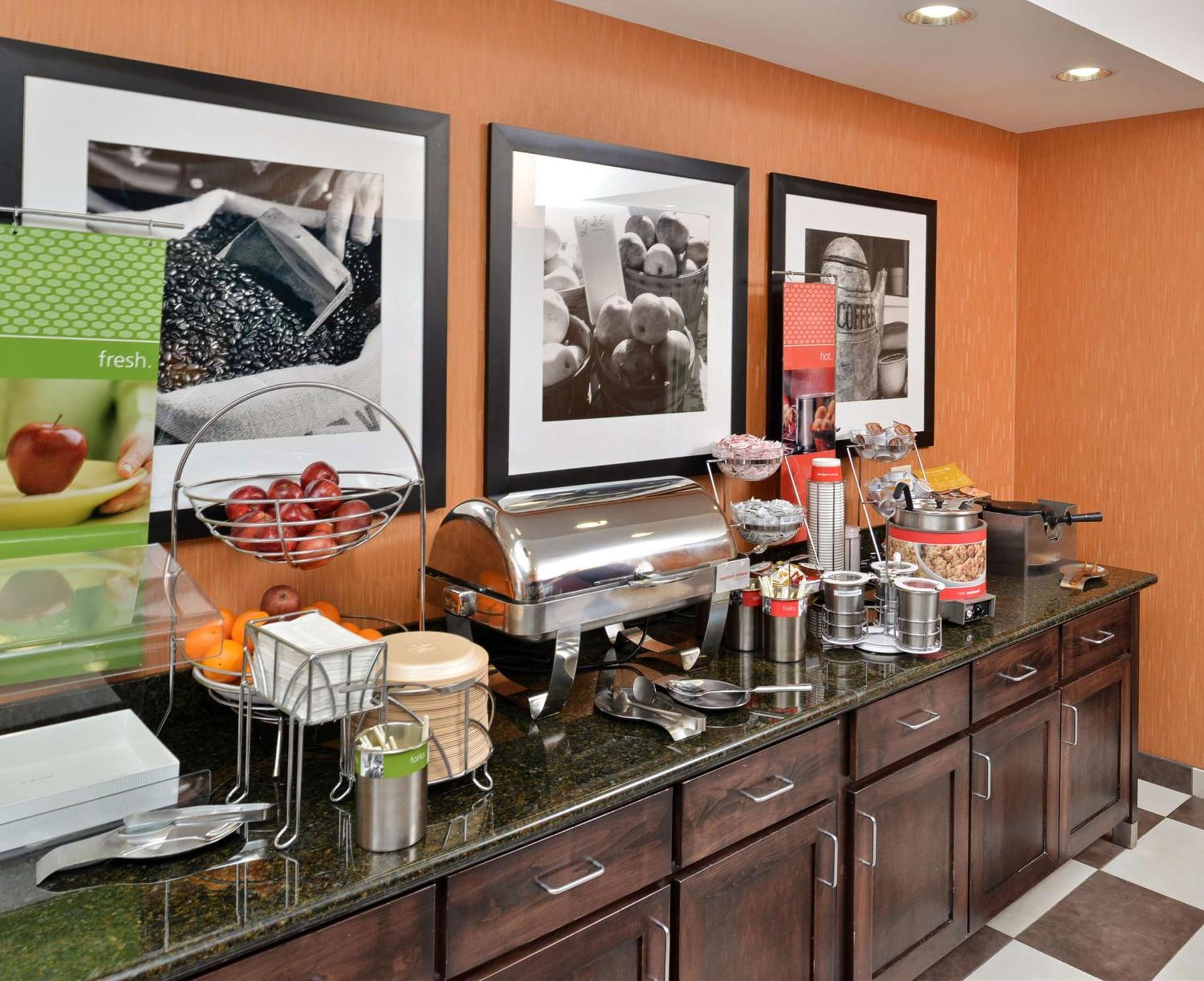 Hampton Inn Ottumwa photo 10