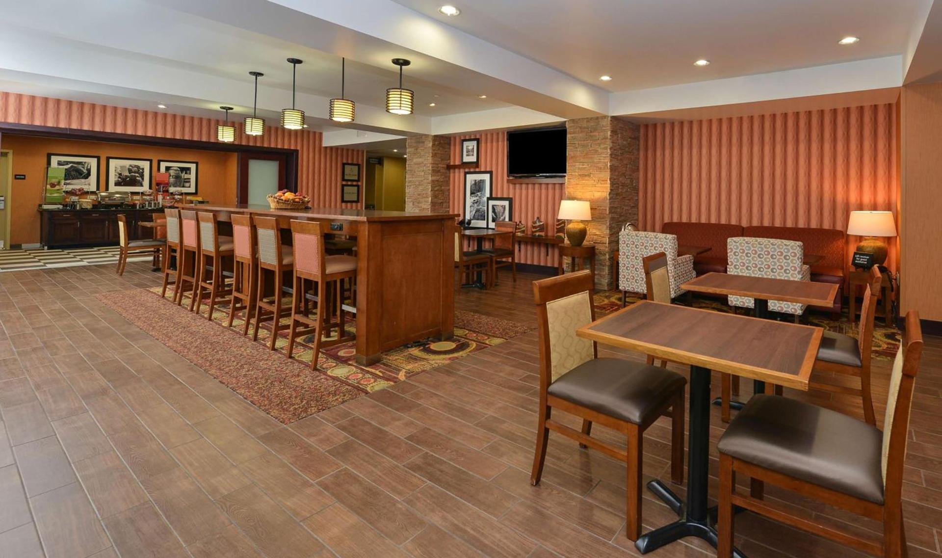 Hampton Inn Ottumwa photo 12