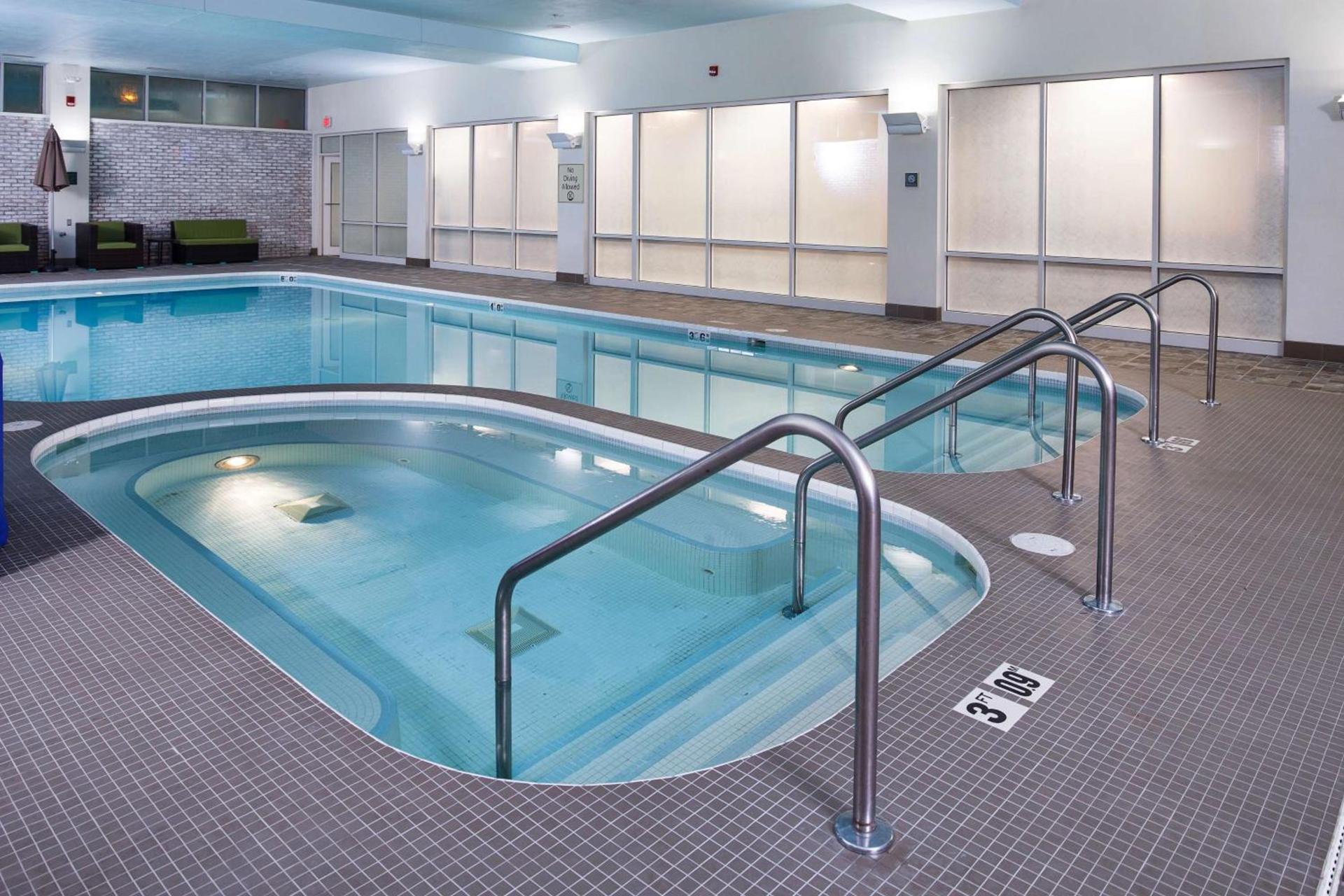 DoubleTree by Hilton Neenah photo 3