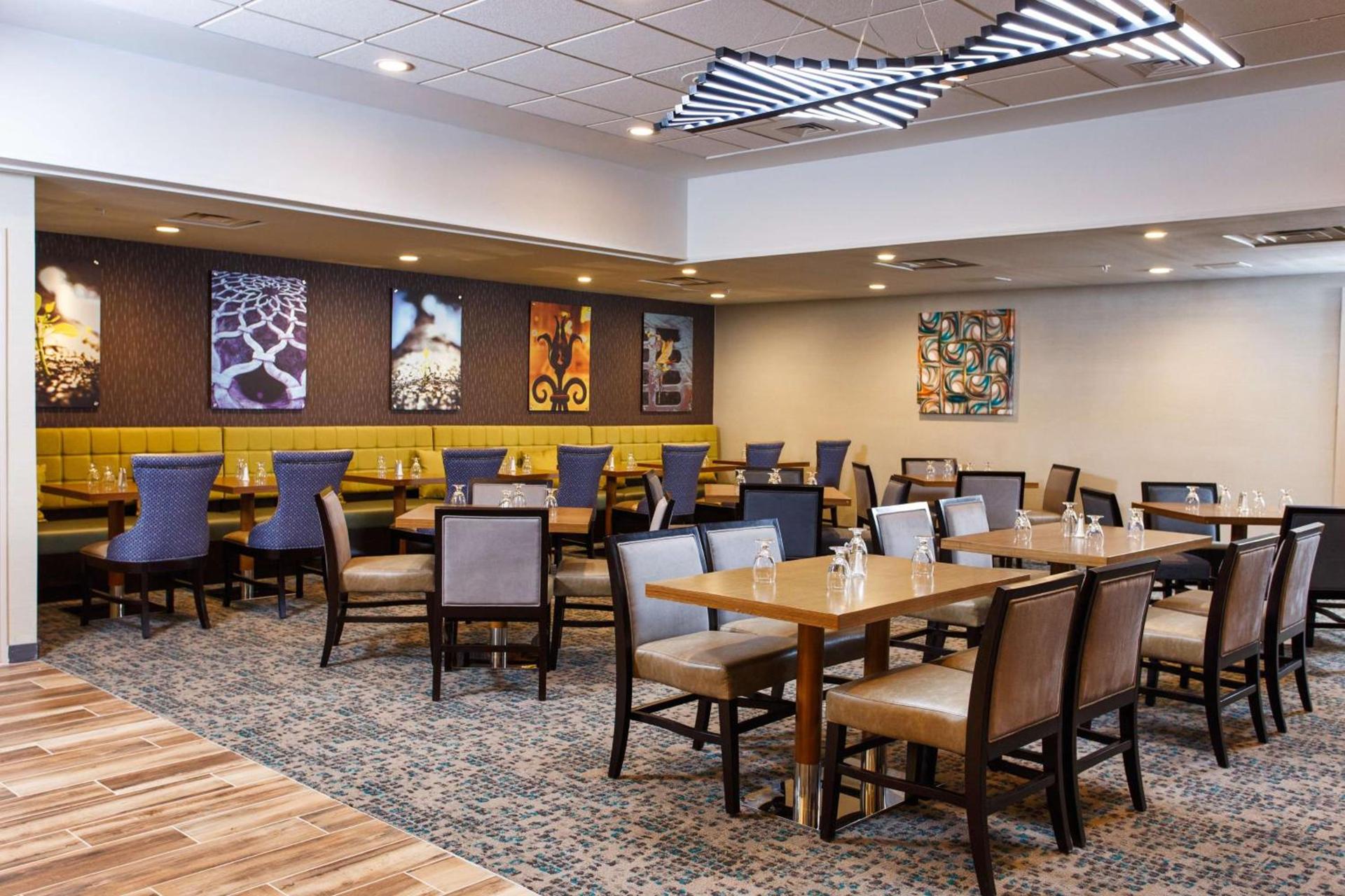 DoubleTree by Hilton Neenah photo 10