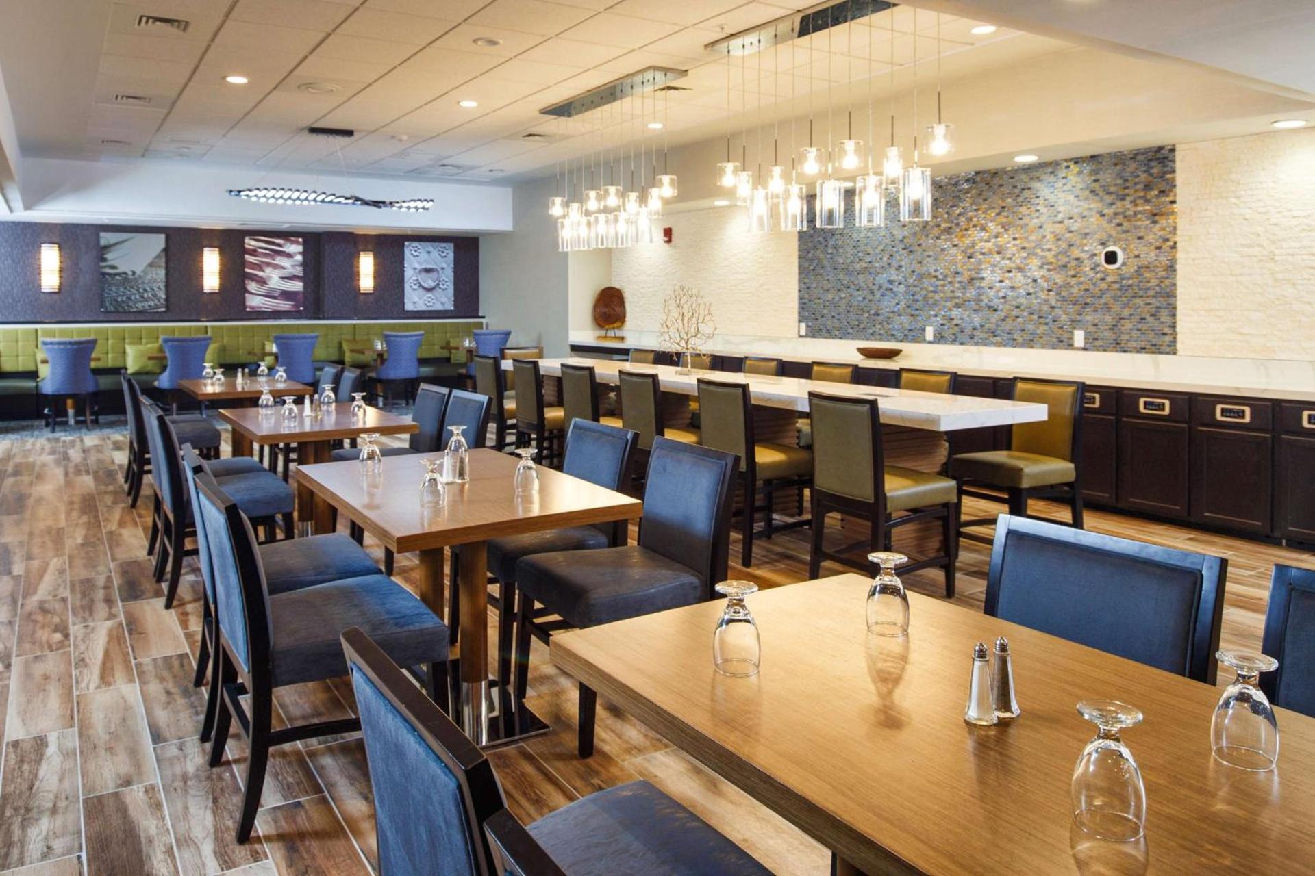 DoubleTree by Hilton Neenah photo 11