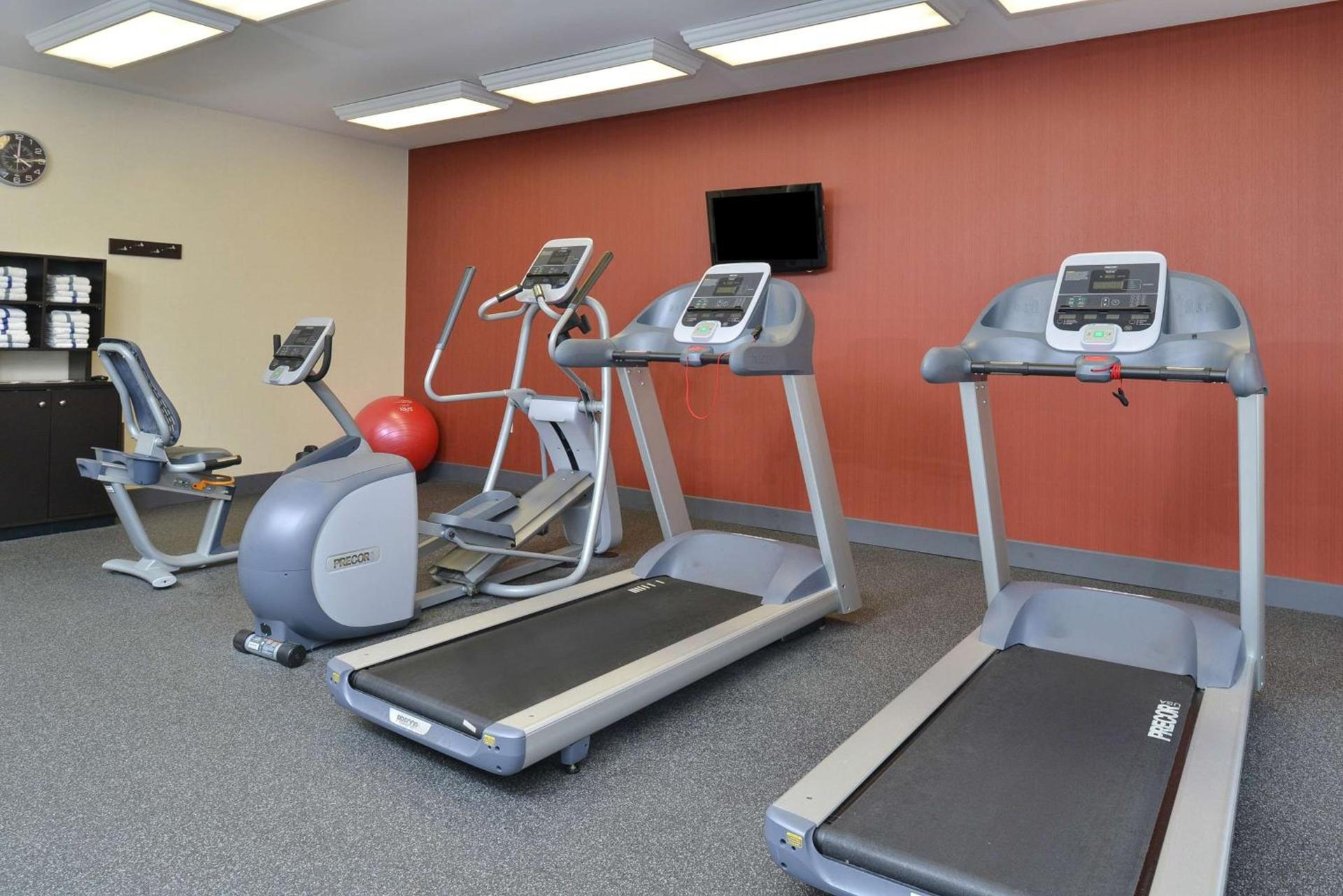 Hampton Inn Ottumwa photo 16