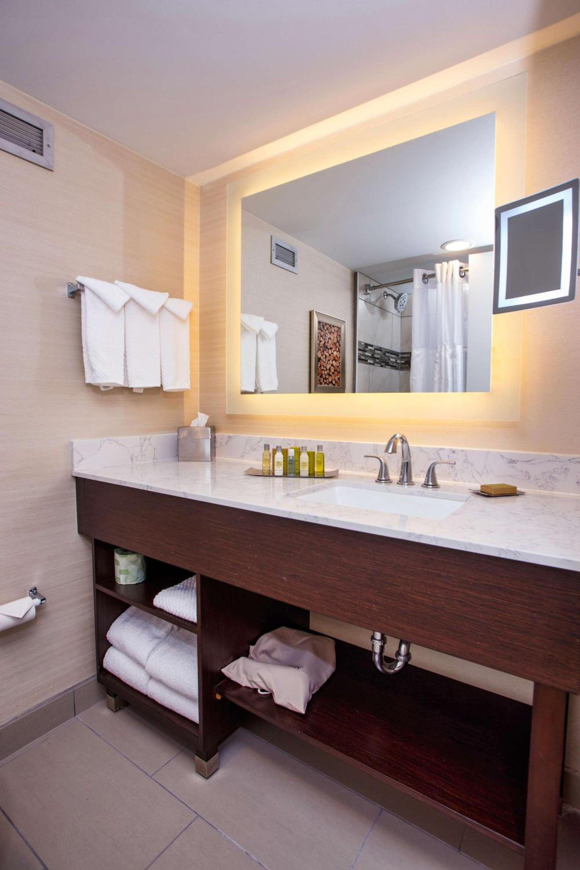 DoubleTree by Hilton Neenah photo 15