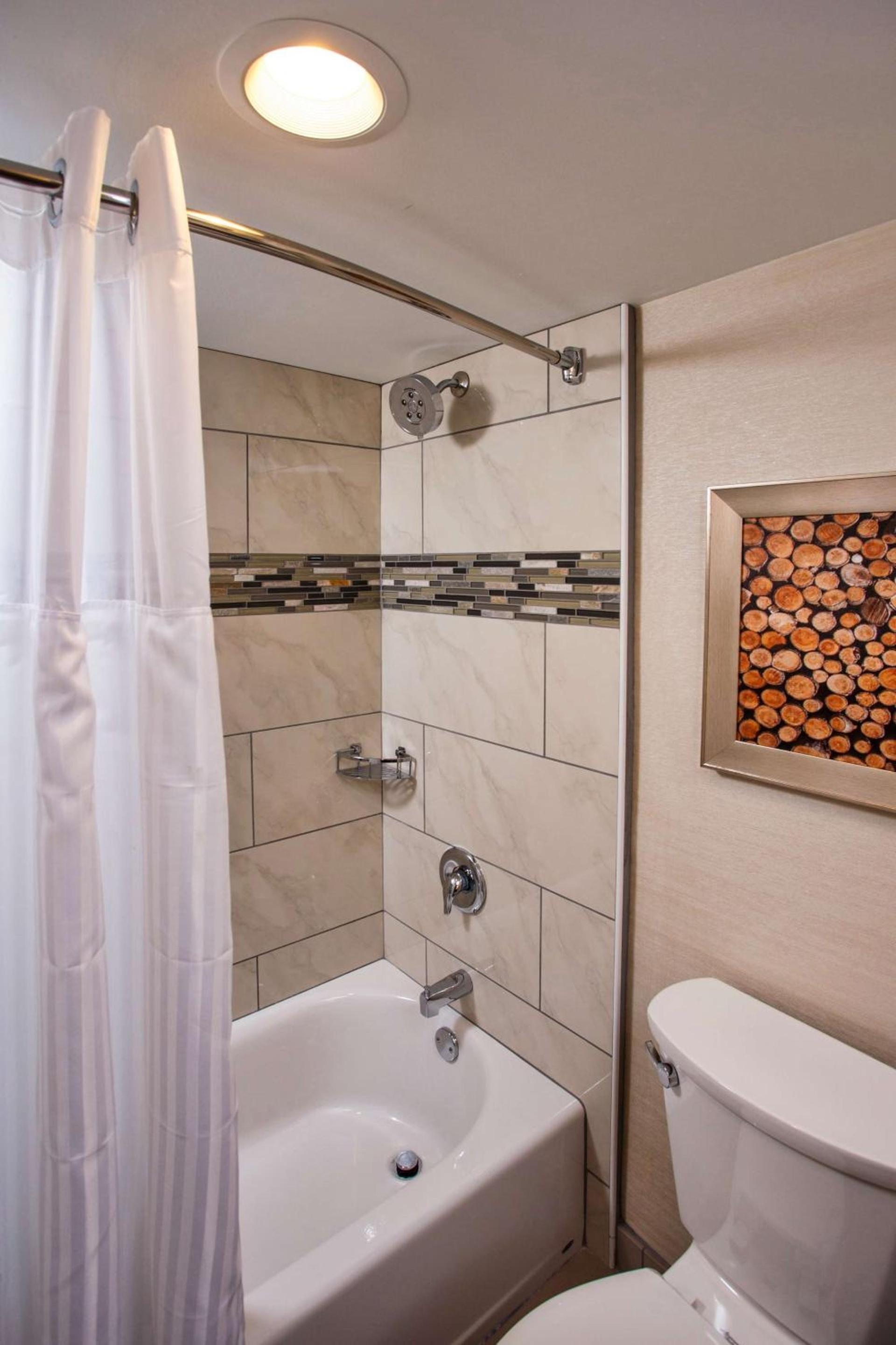 DoubleTree by Hilton Neenah photo 23