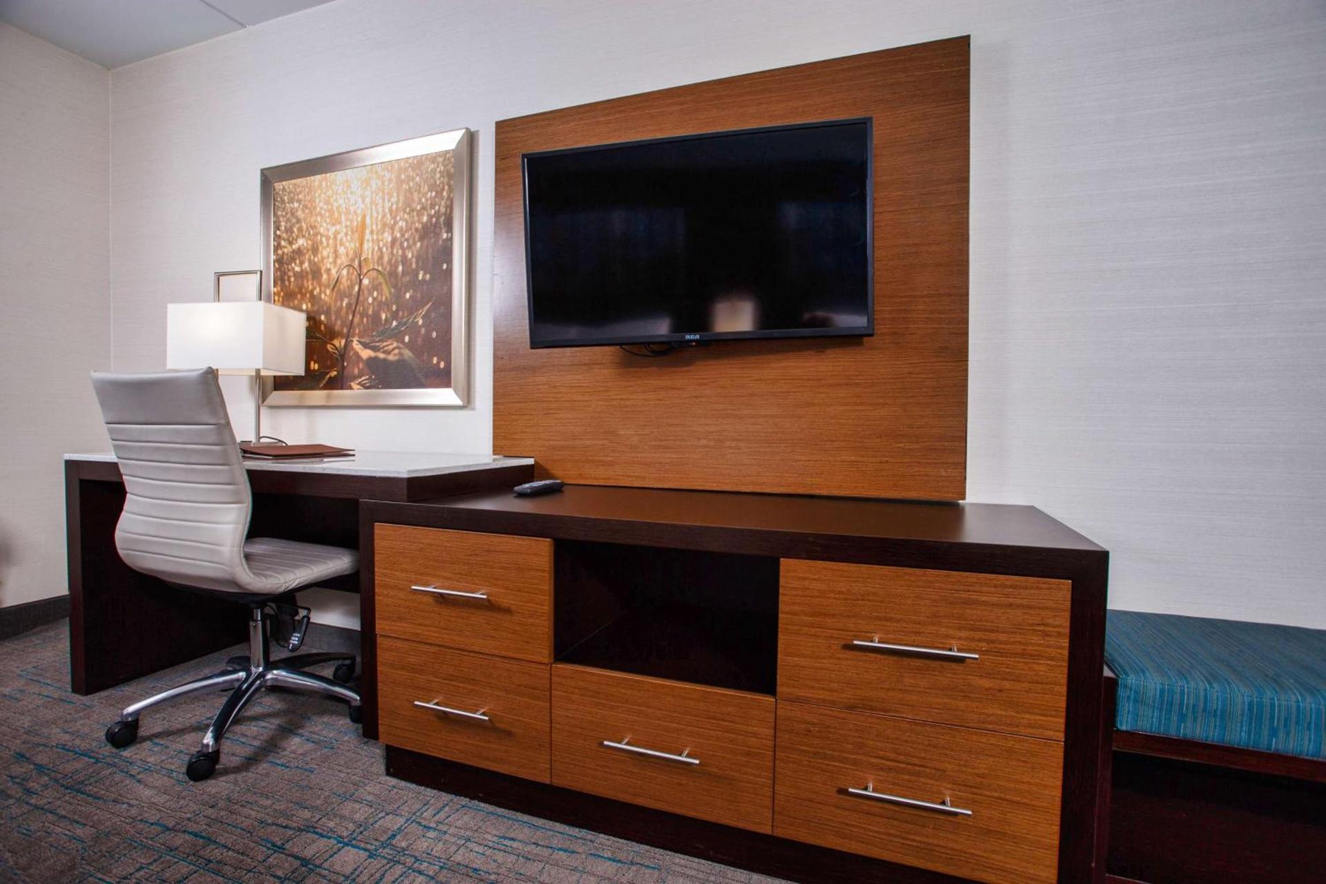 DoubleTree by Hilton Neenah photo 28