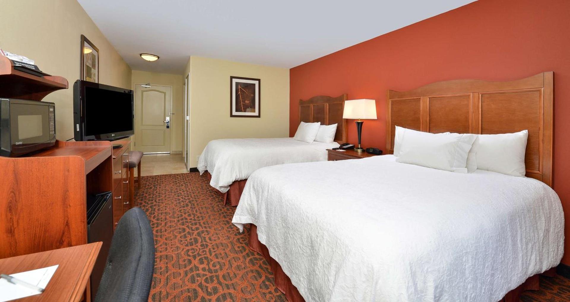 Hampton Inn Ottumwa photo 21