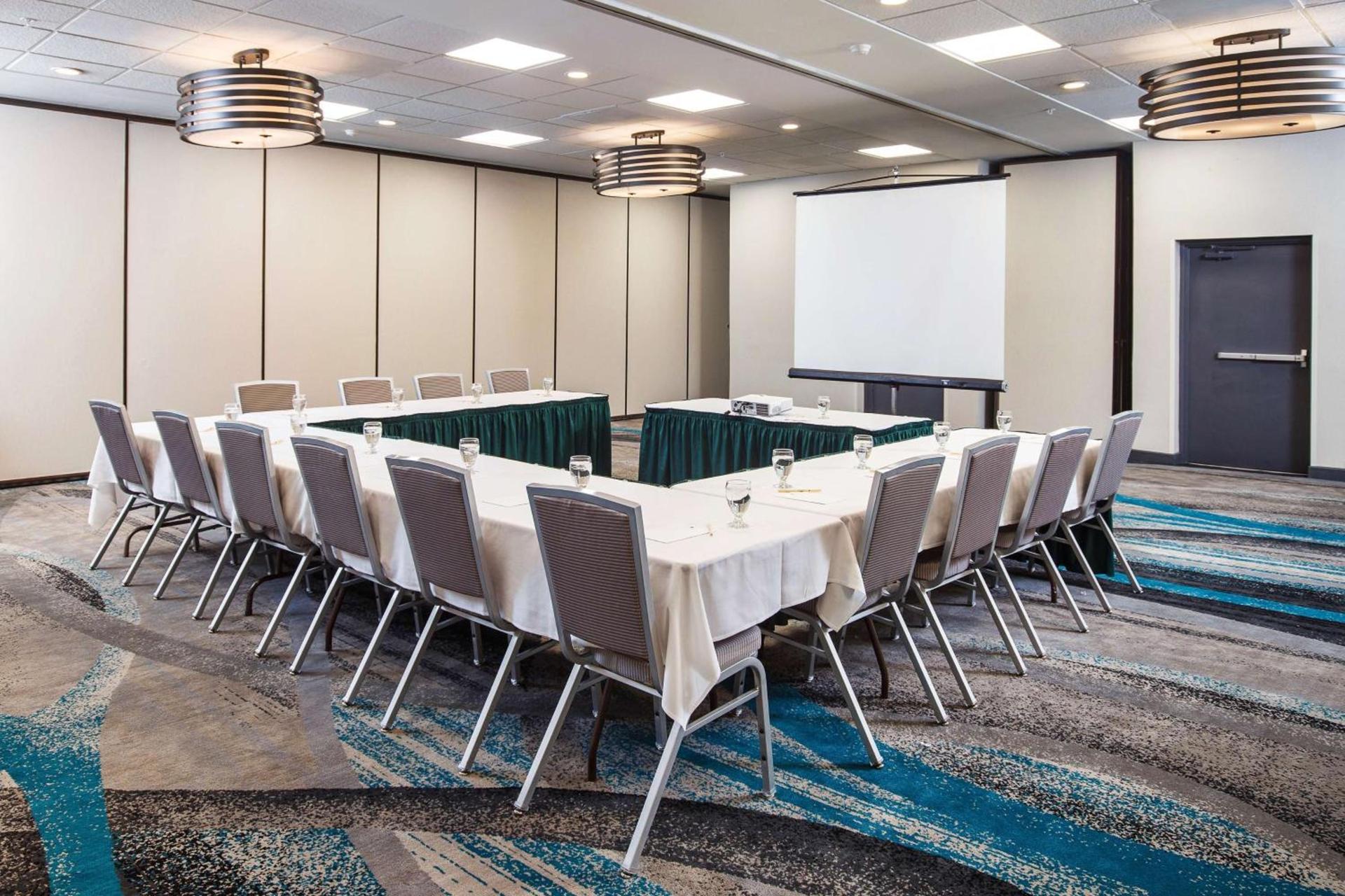 DoubleTree by Hilton Neenah photo 30