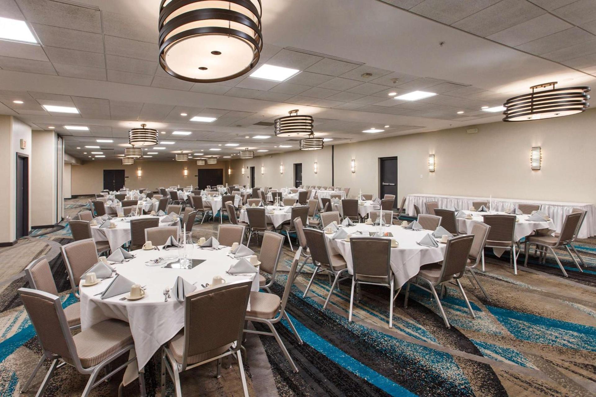 DoubleTree by Hilton Neenah photo 32