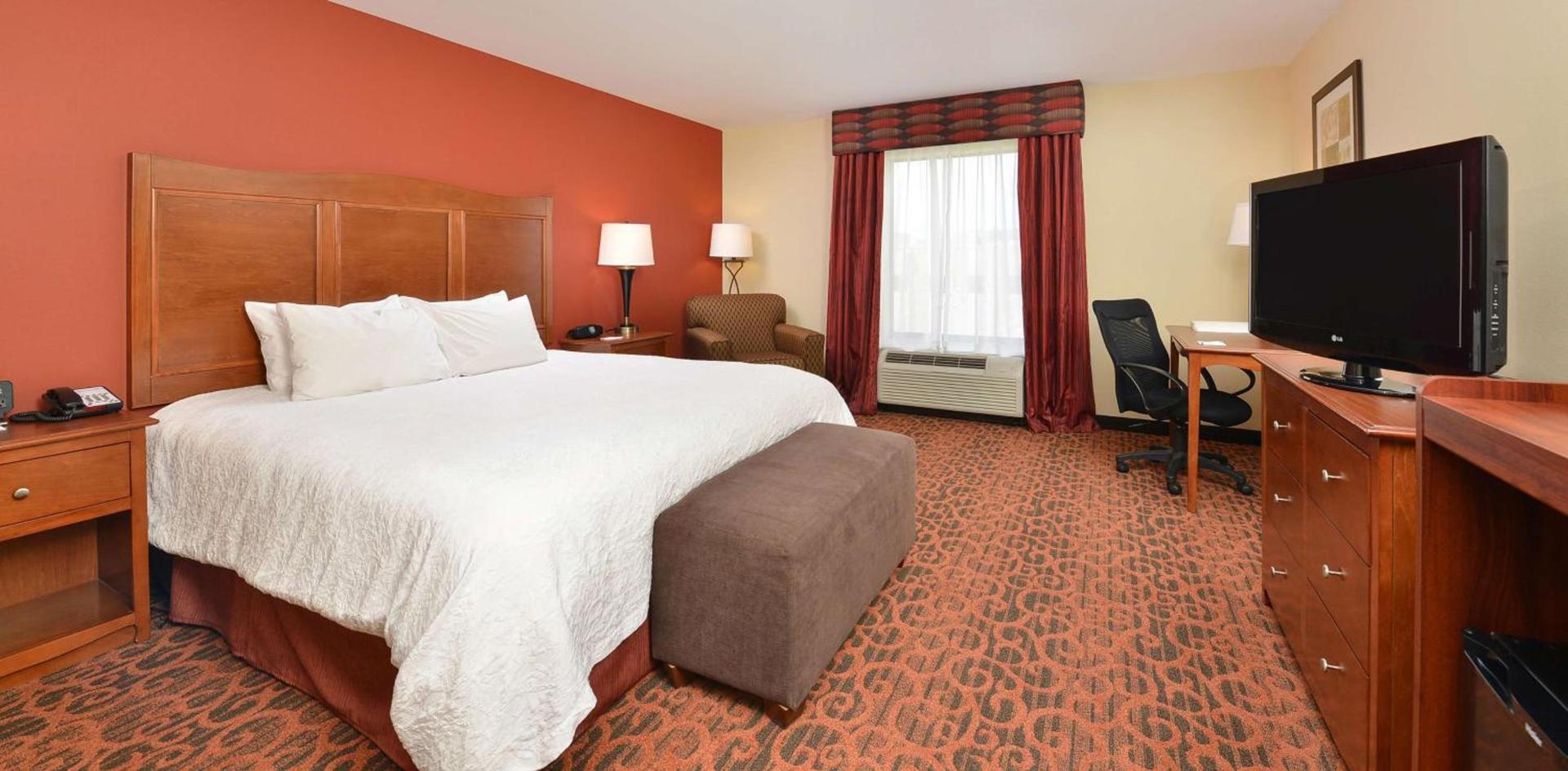 Hampton Inn Ottumwa photo 22