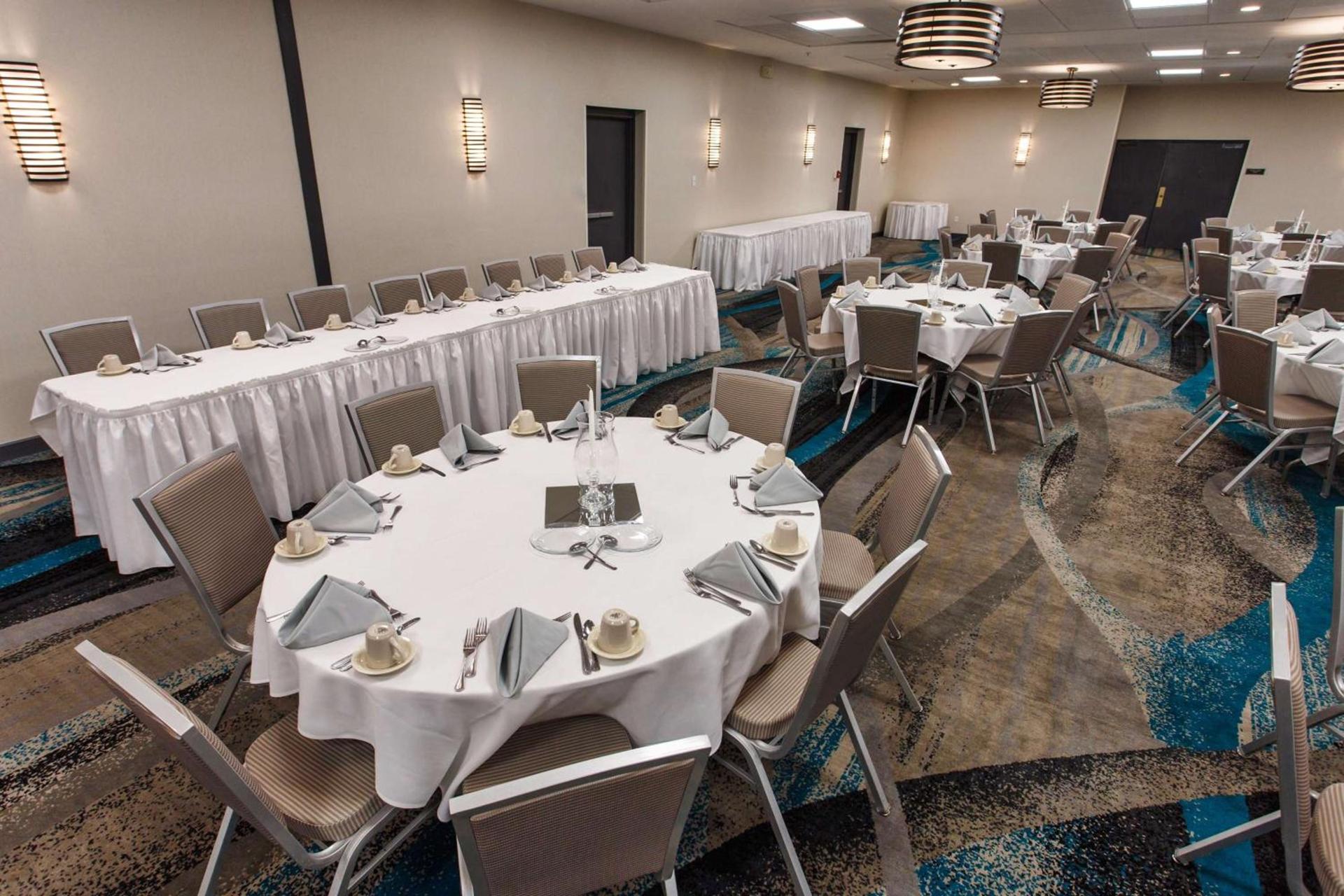 DoubleTree by Hilton Neenah photo 31