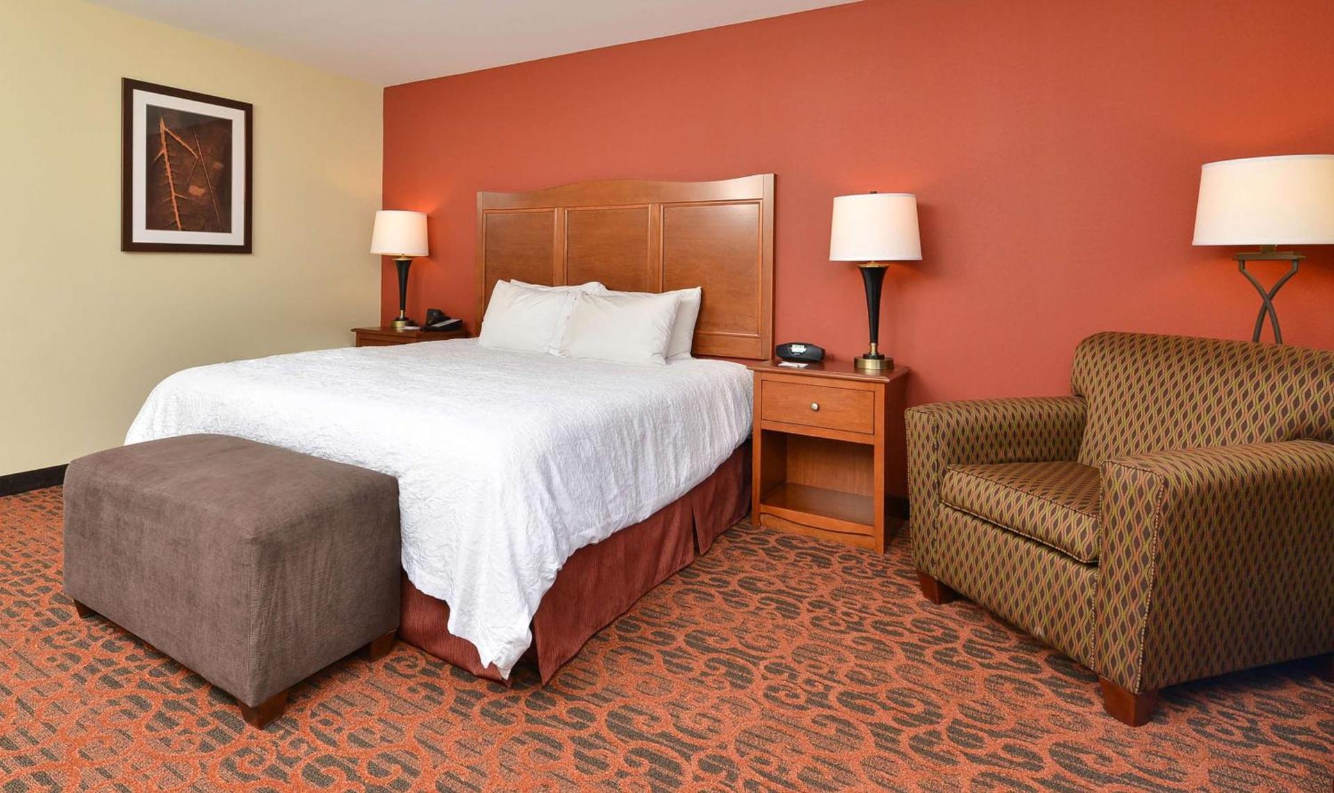 Hampton Inn Ottumwa photo 23