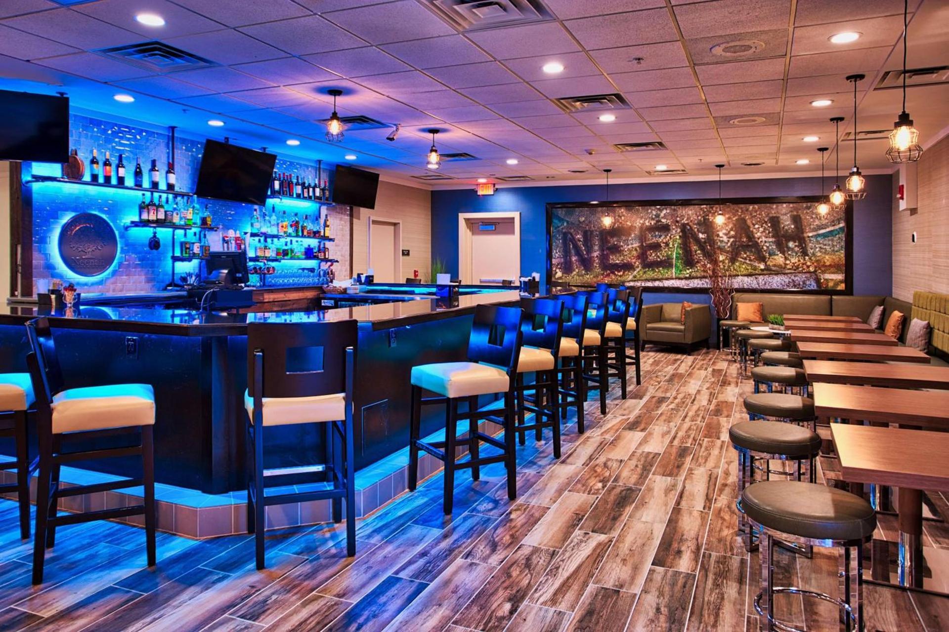 DoubleTree by Hilton Neenah photo 2