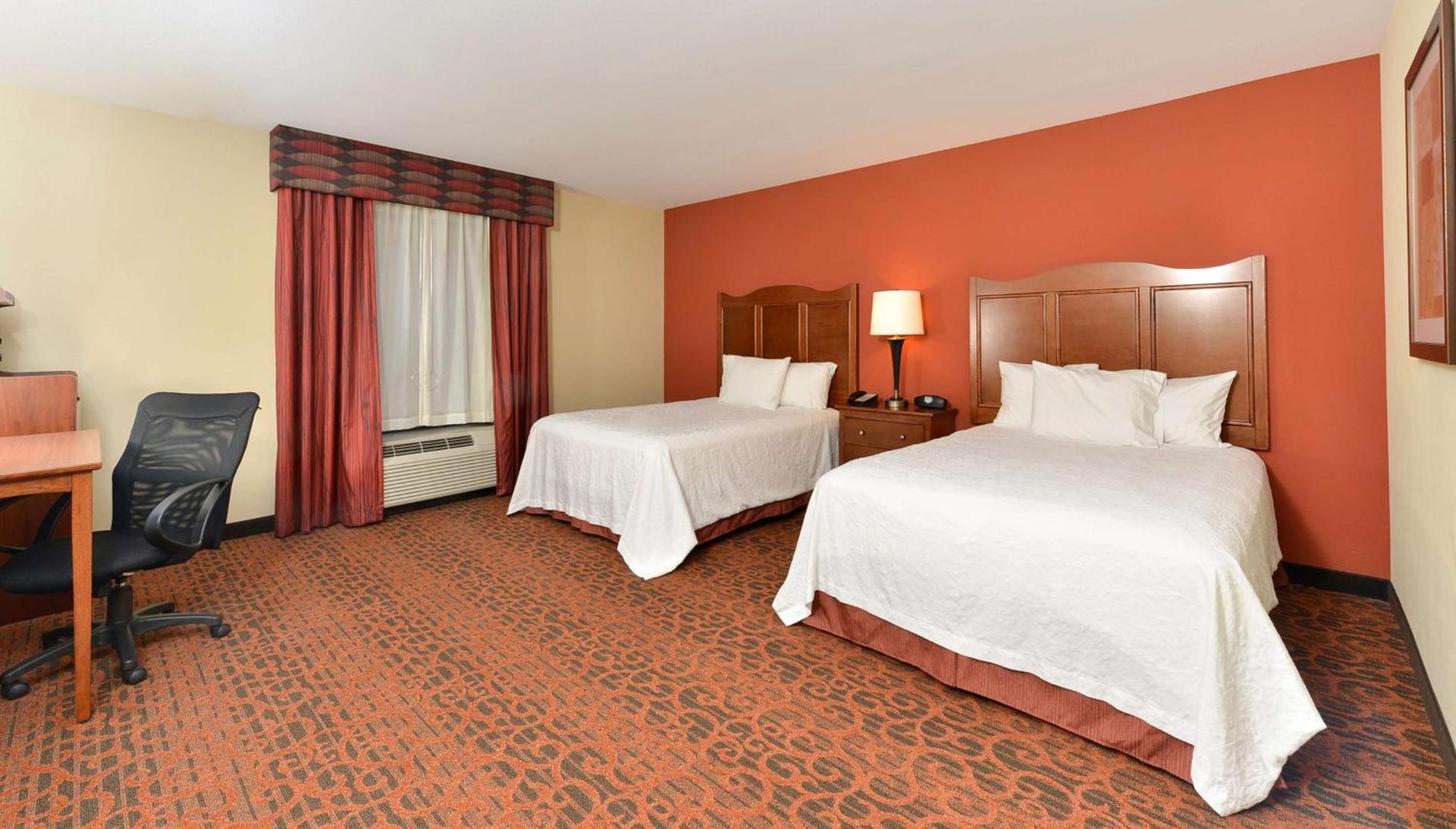 Hampton Inn Ottumwa photo 24