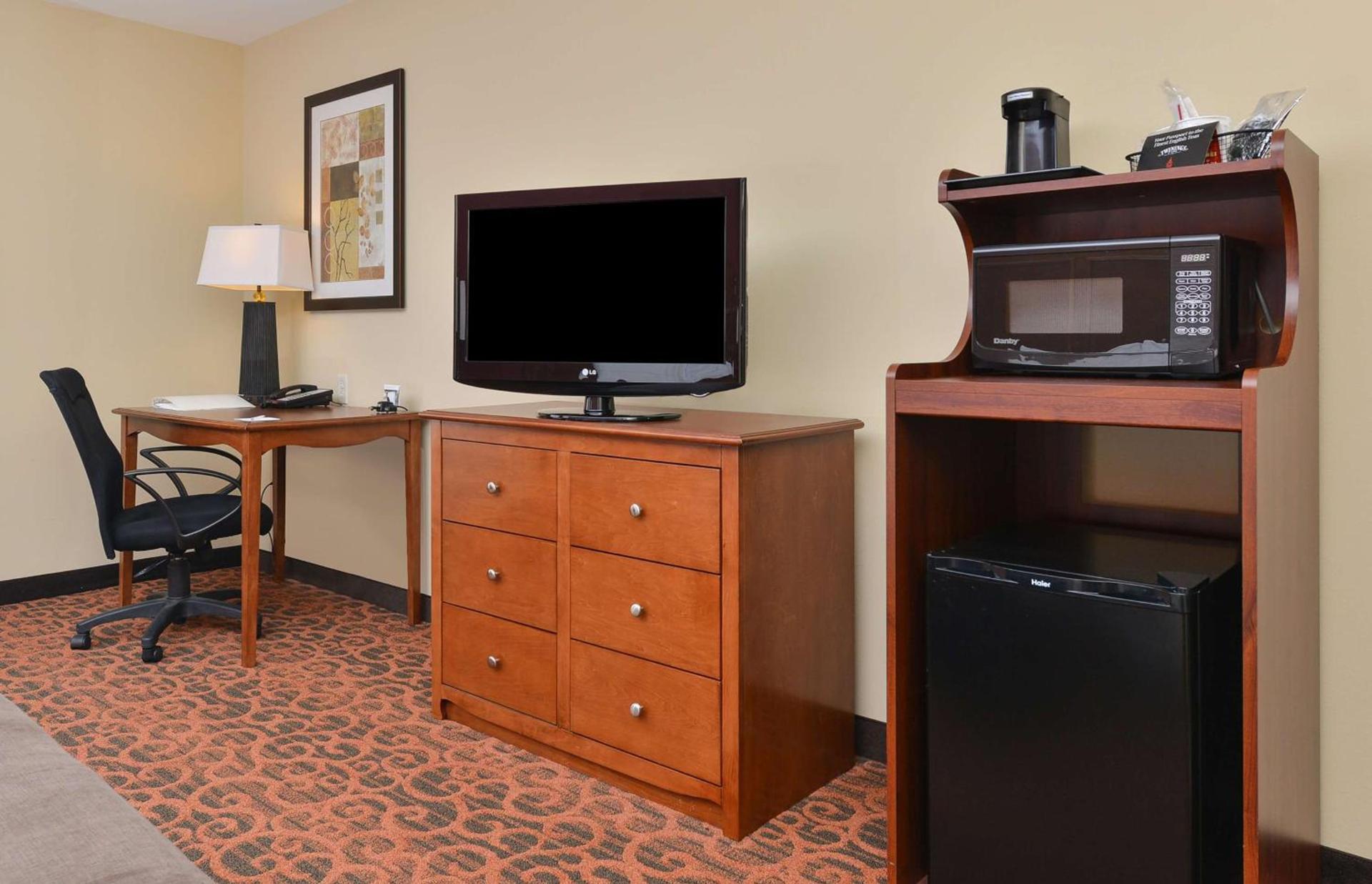 Hampton Inn Ottumwa photo 26