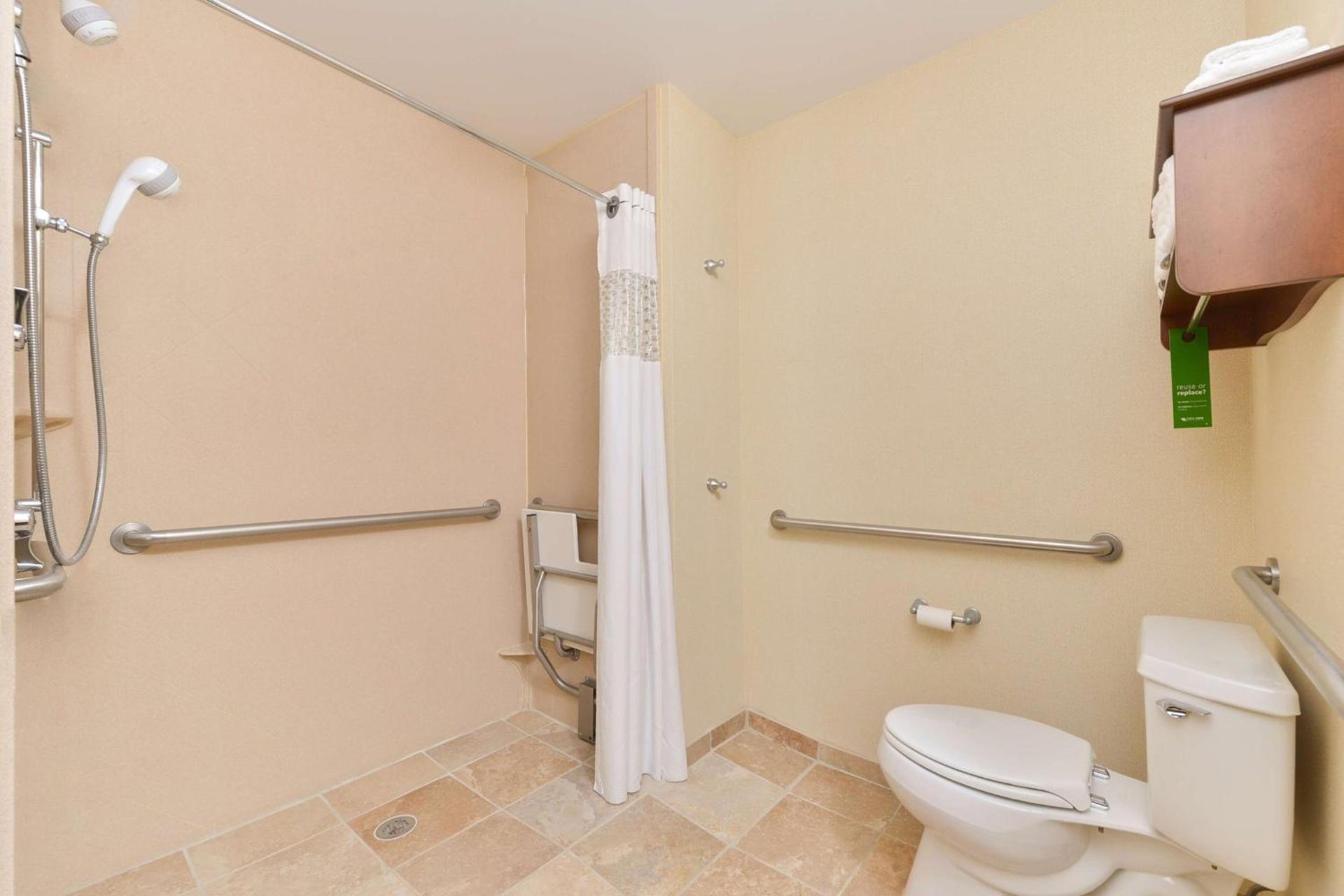 Hampton Inn Ottumwa photo 29