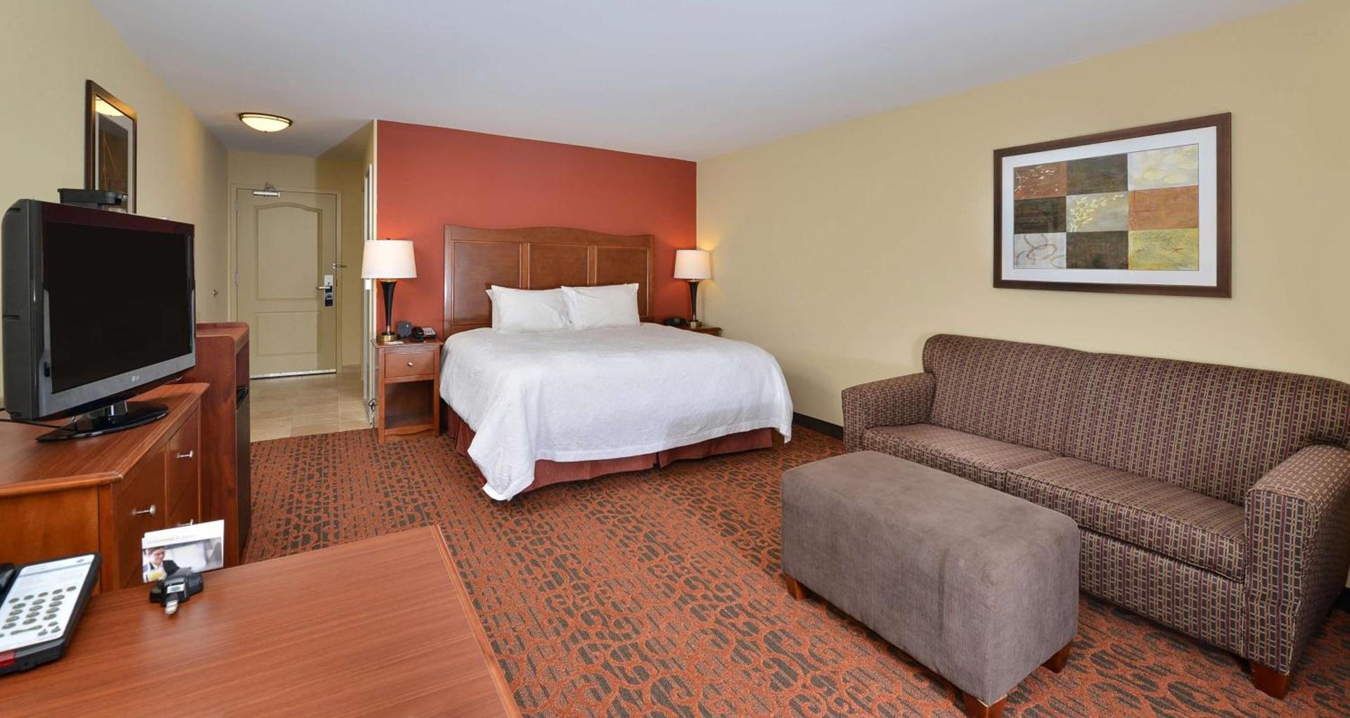 Hampton Inn Ottumwa photo 32