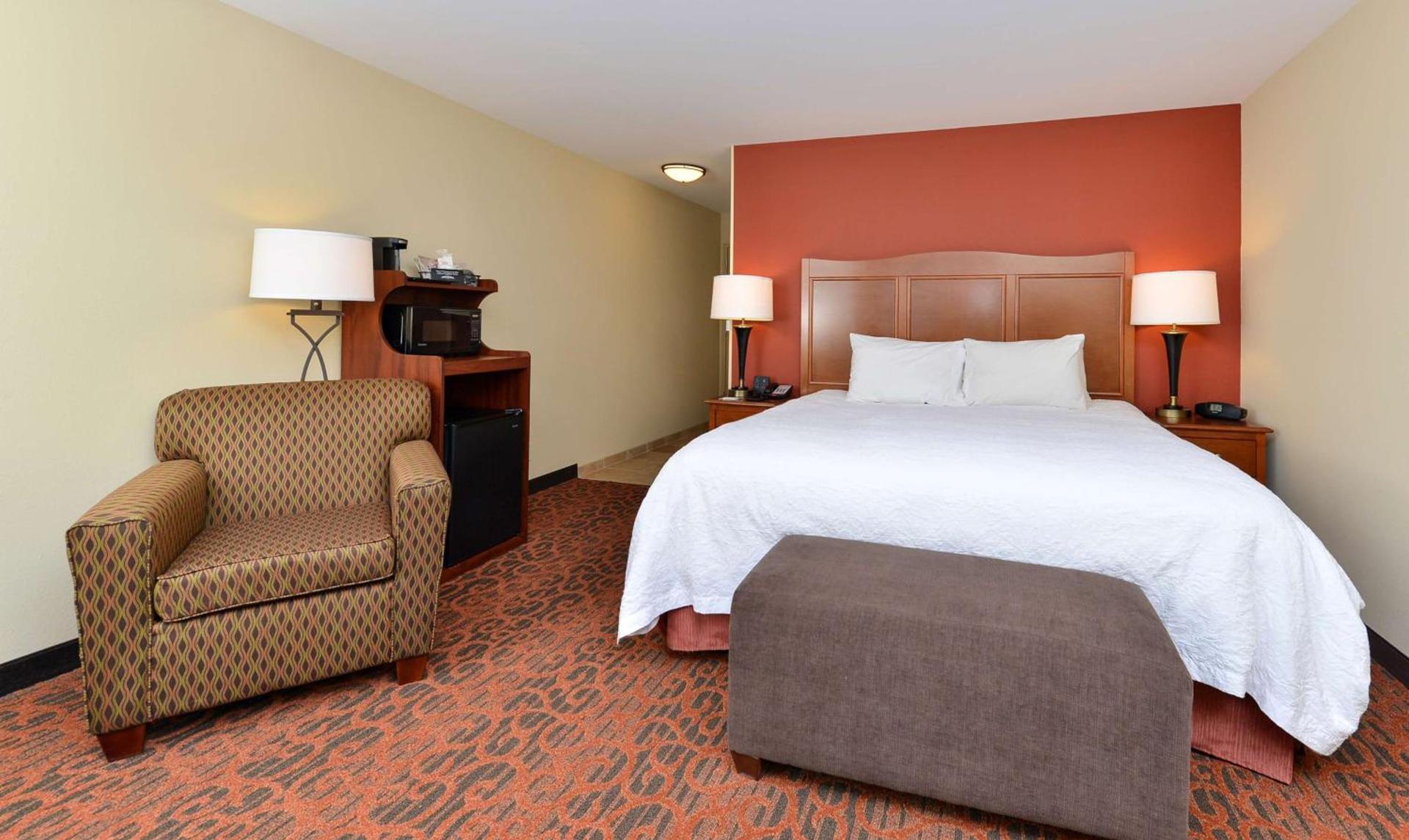 Hampton Inn Ottumwa photo 33