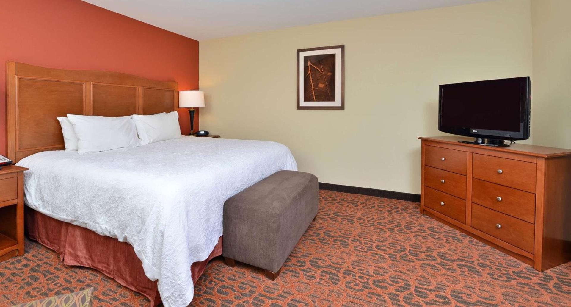Hampton Inn Ottumwa photo 35