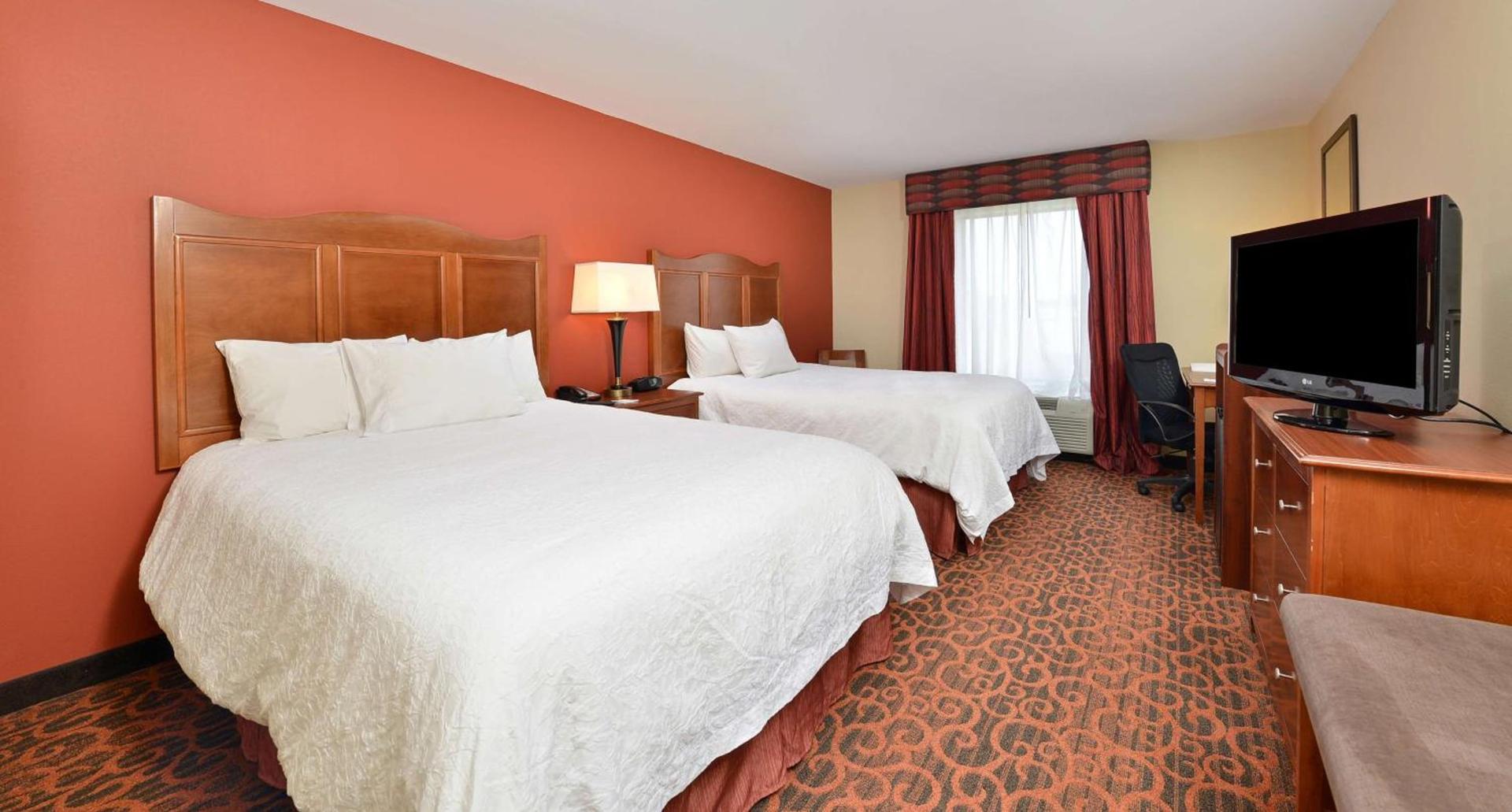 Hampton Inn Ottumwa photo 36