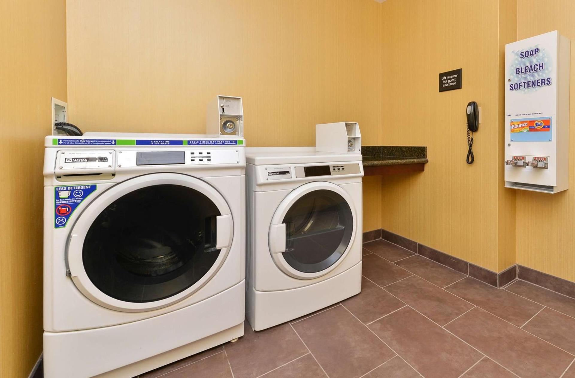 Hampton Inn Ottumwa photo 37