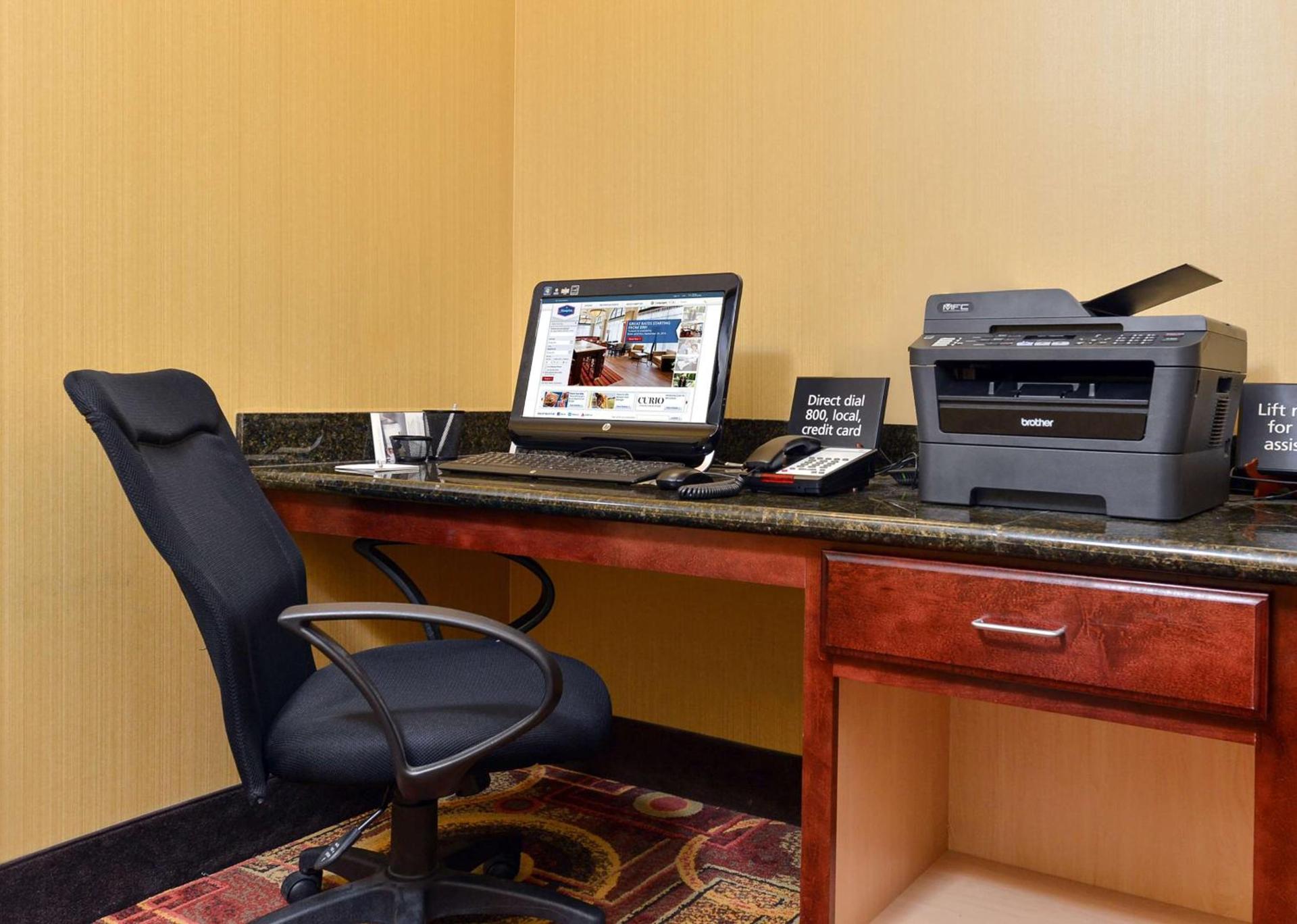 Hampton Inn Ottumwa photo 38