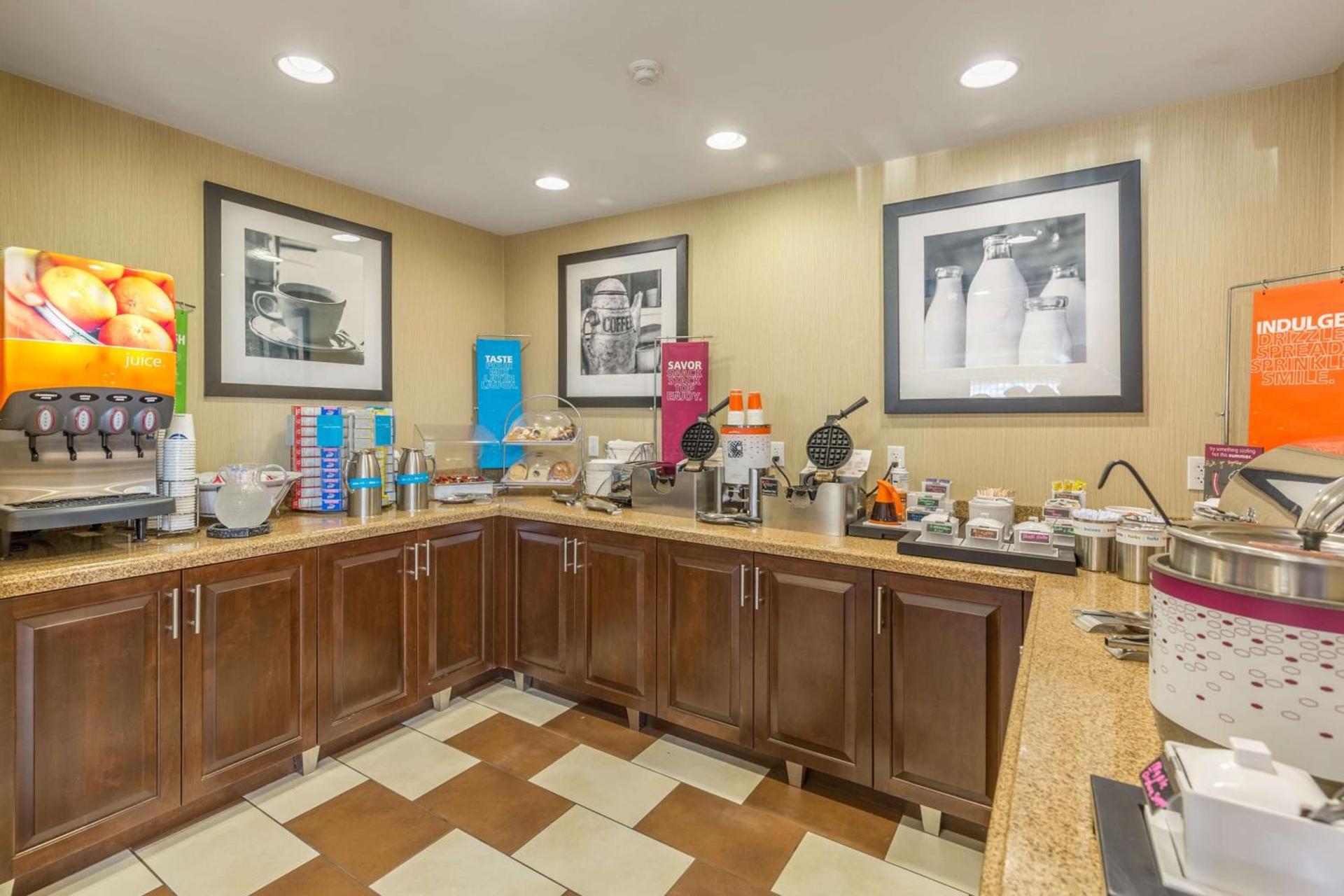 Hampton Inn Owensboro photo 9
