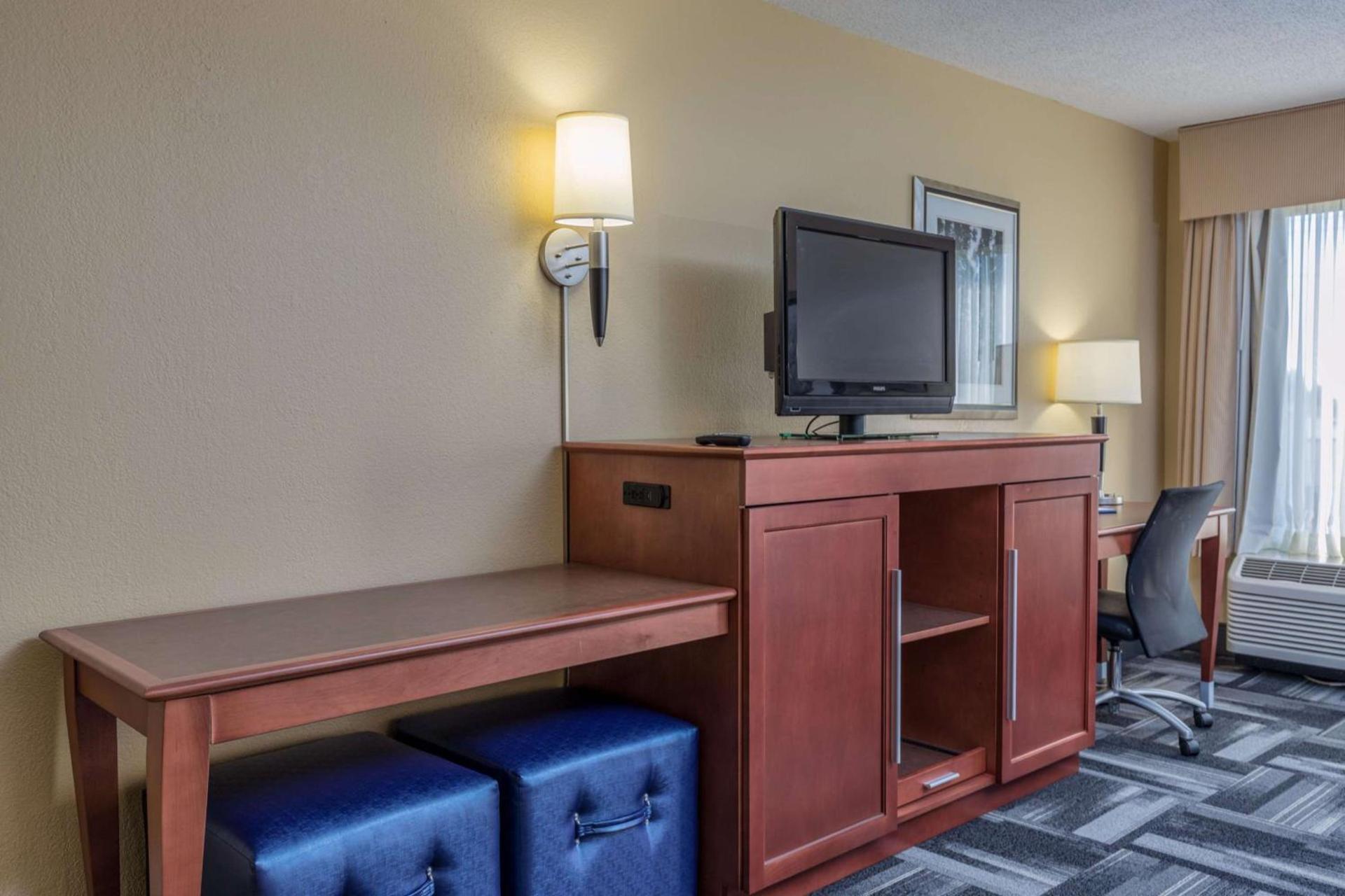 Hampton Inn Owensboro photo 12