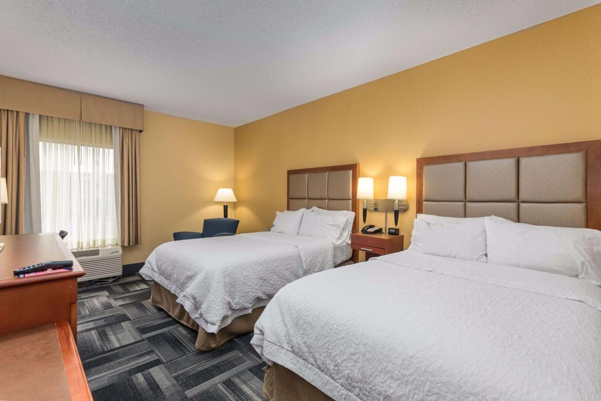 Hampton Inn Owensboro photo 17