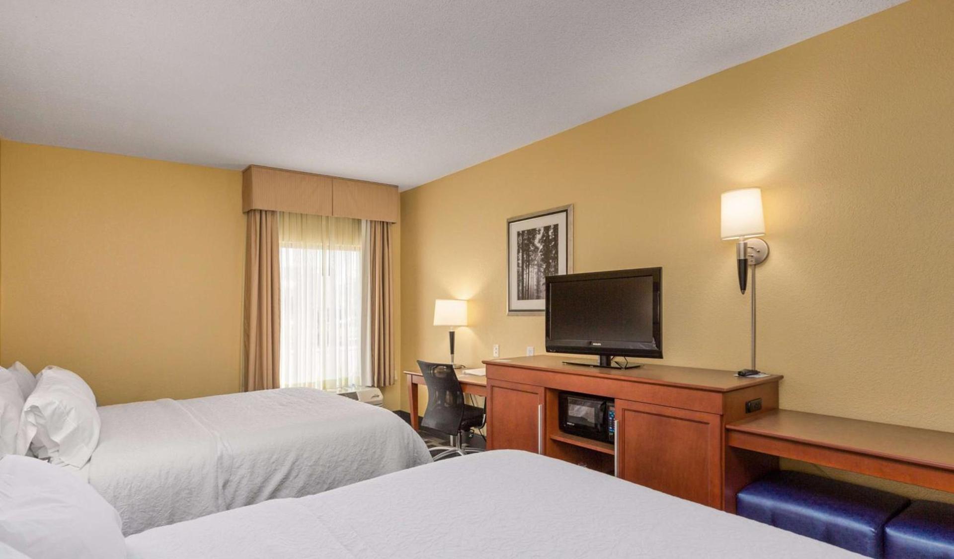 Hampton Inn Owensboro photo 22
