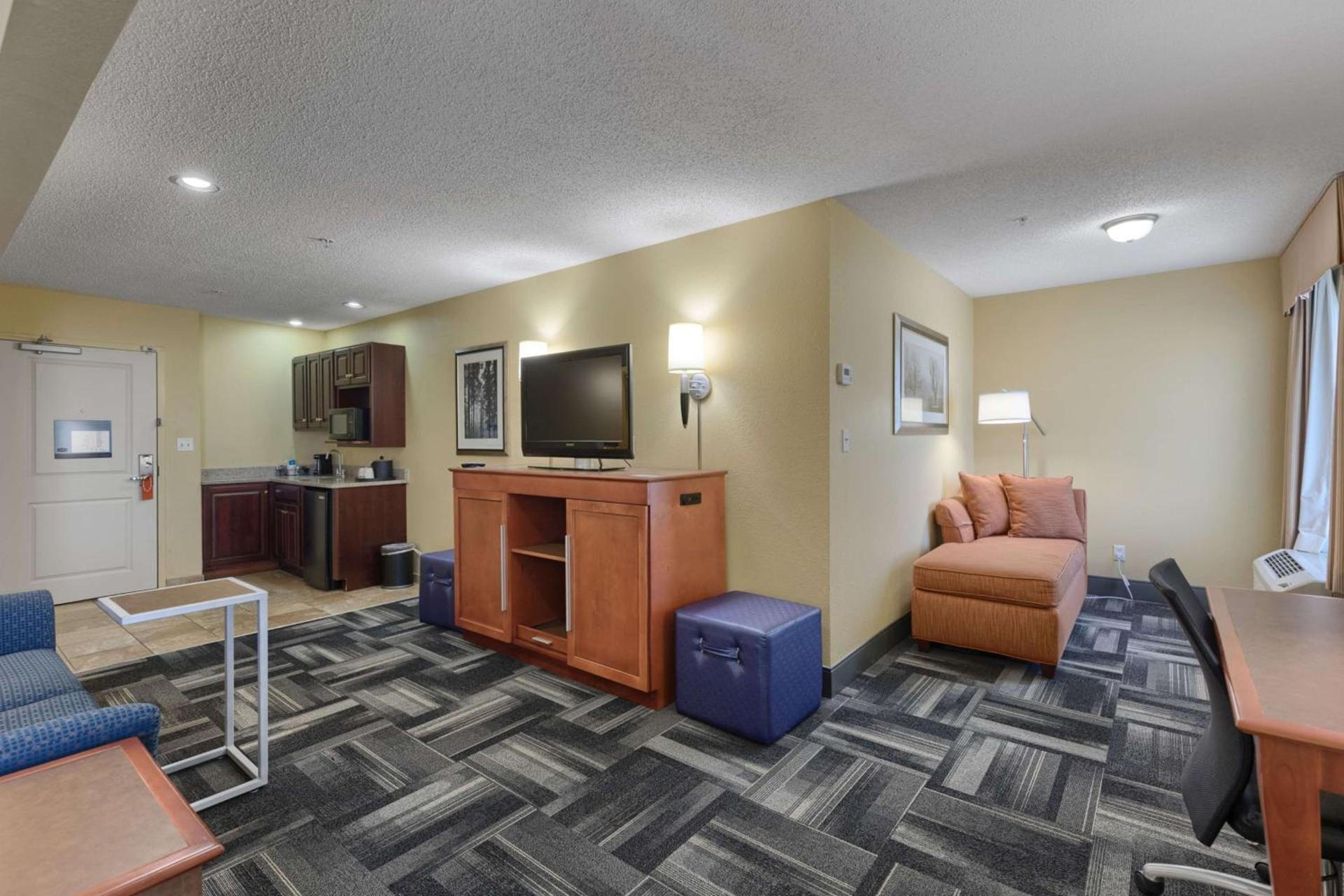 Hampton Inn Owensboro photo 24