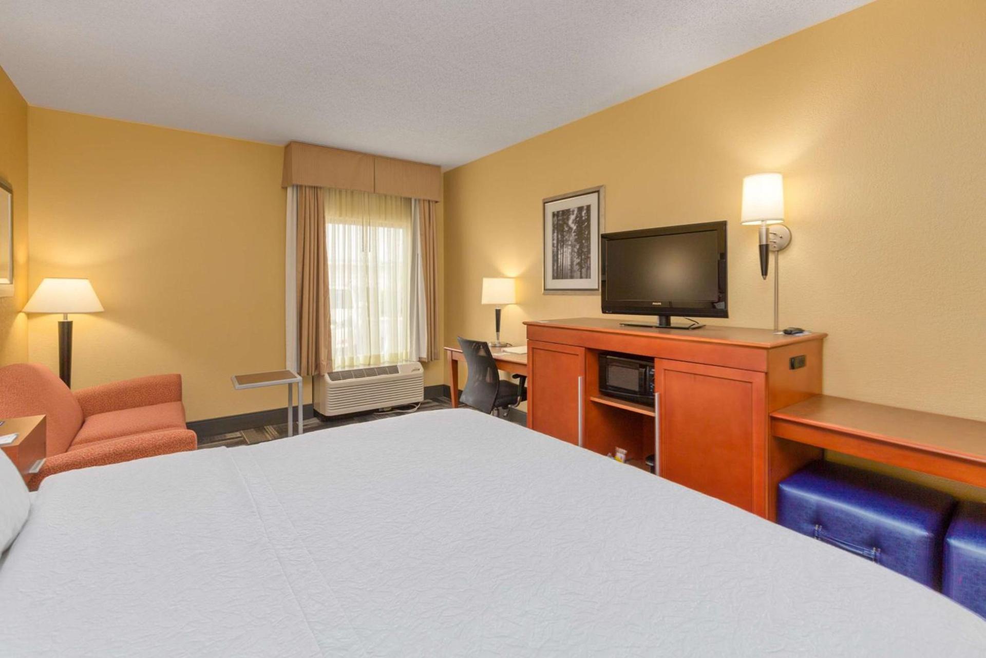 Hampton Inn Owensboro photo 25