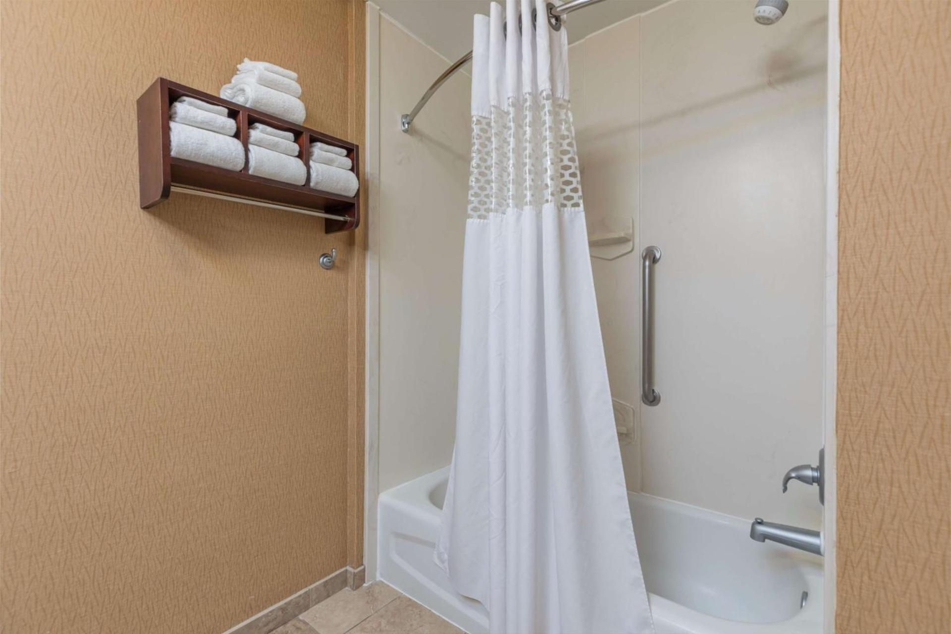 Hampton Inn Owensboro photo 30